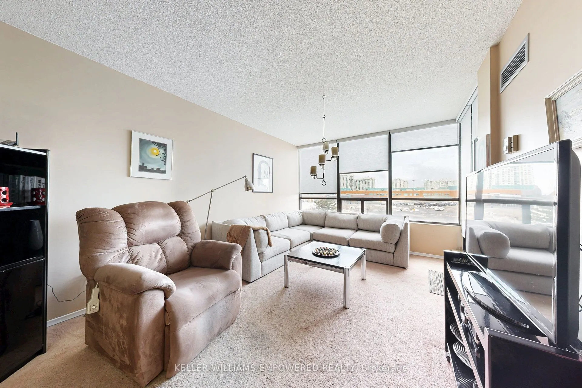 7460 Bathurst Street, #401