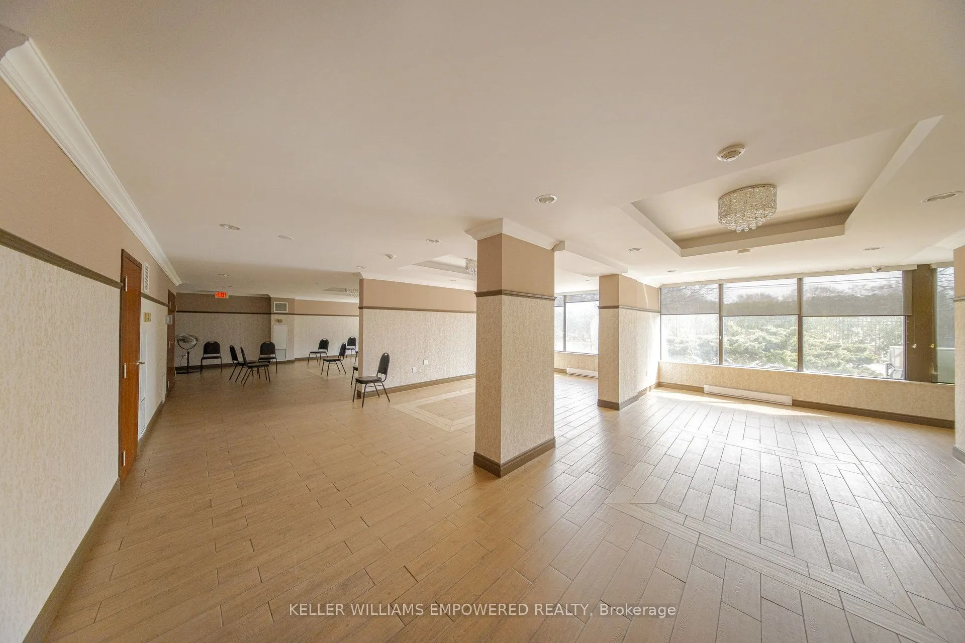 7460 Bathurst Street, #401