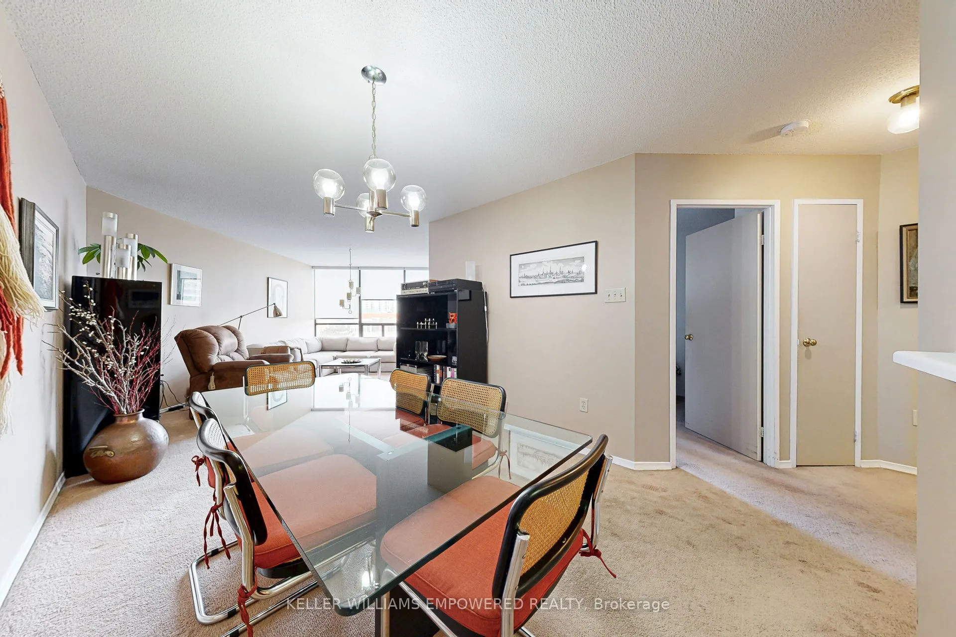 7460 Bathurst Street, #401