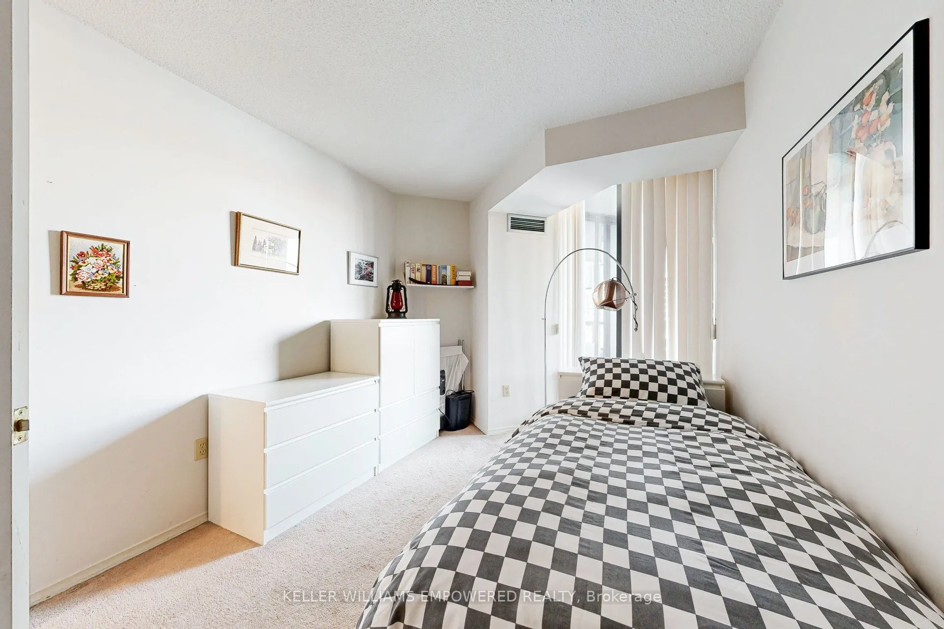 7460 Bathurst Street, #401