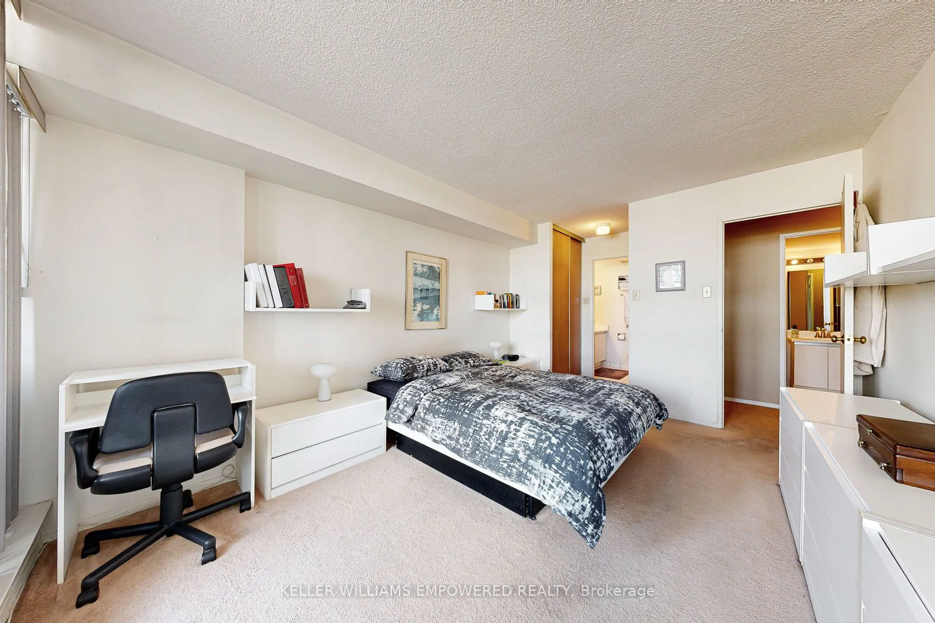 7460 Bathurst Street, #401