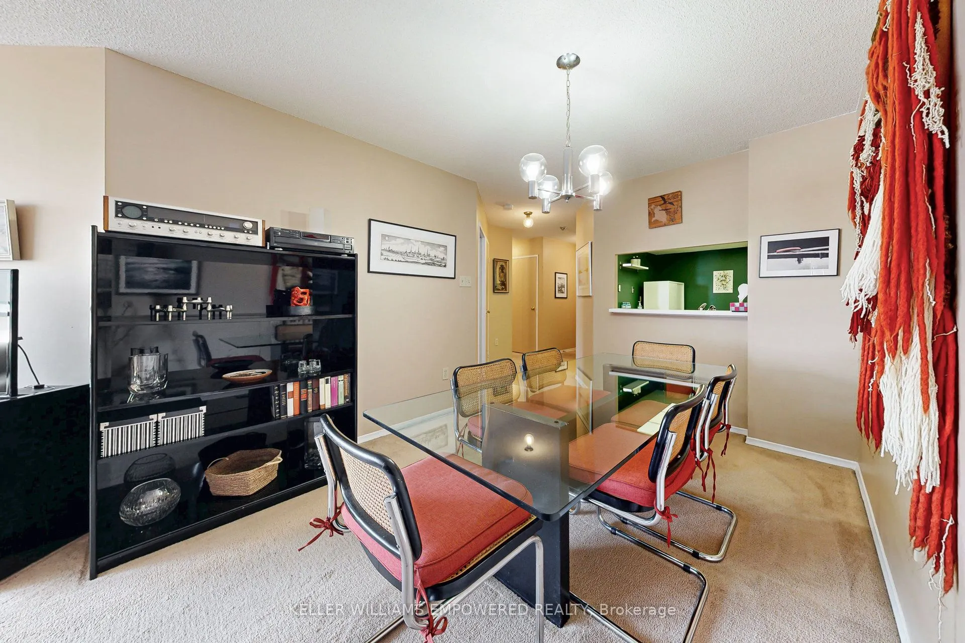 7460 Bathurst Street, #401