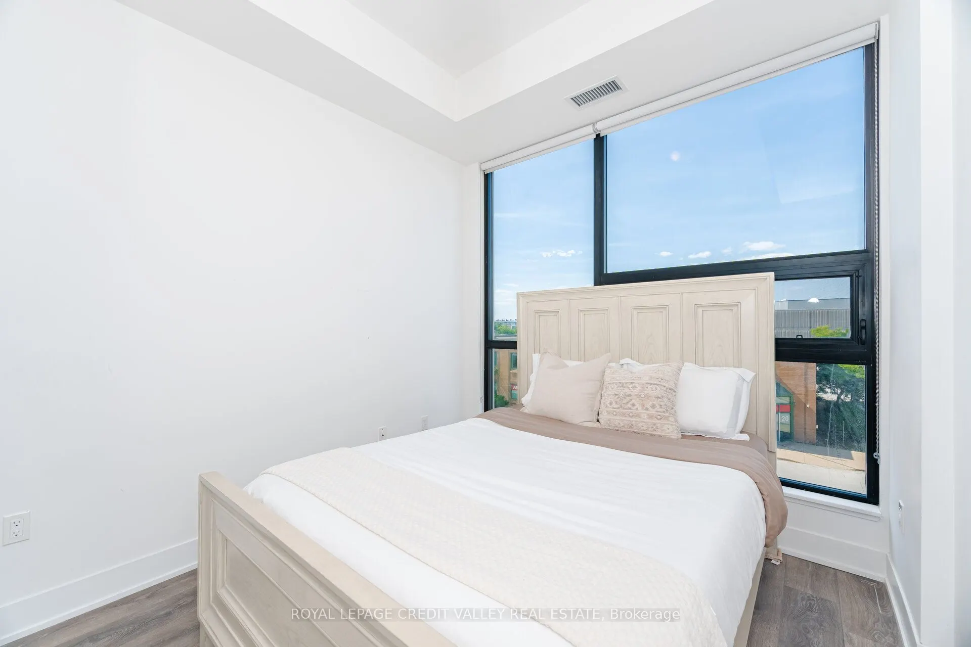 2908 Highway 7 Road, #211