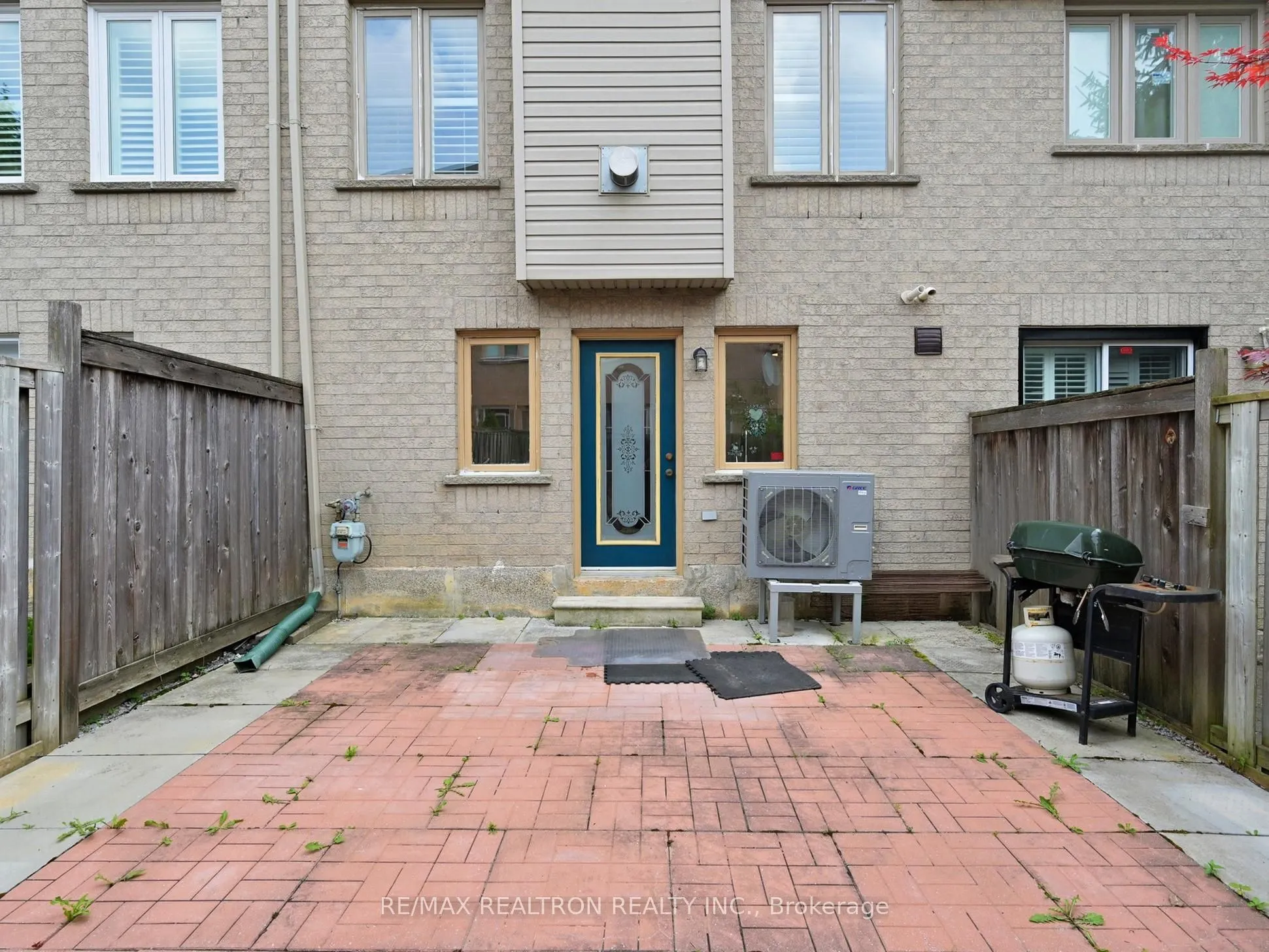 8 Coburg Crescent