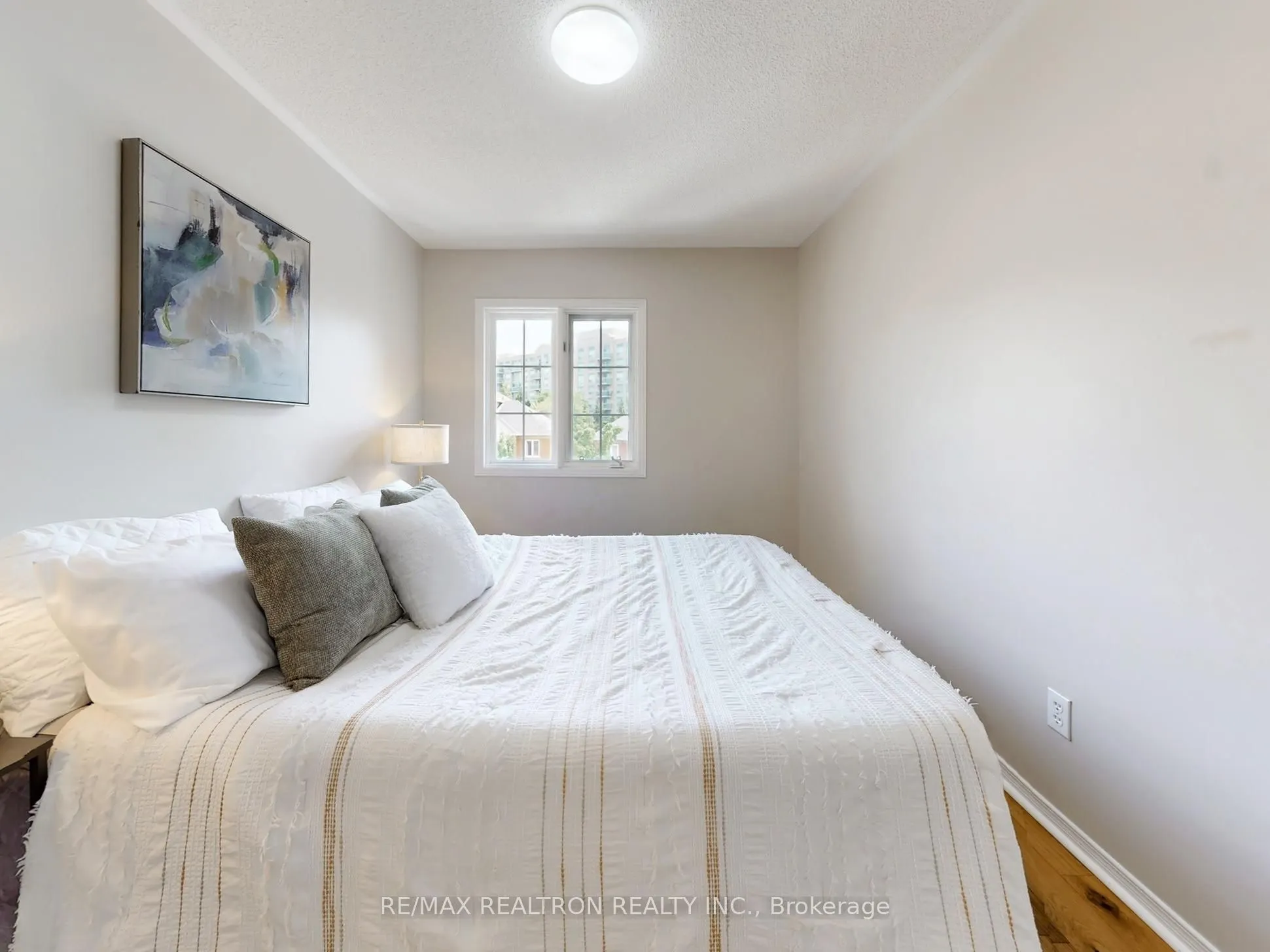 8 Coburg Crescent
