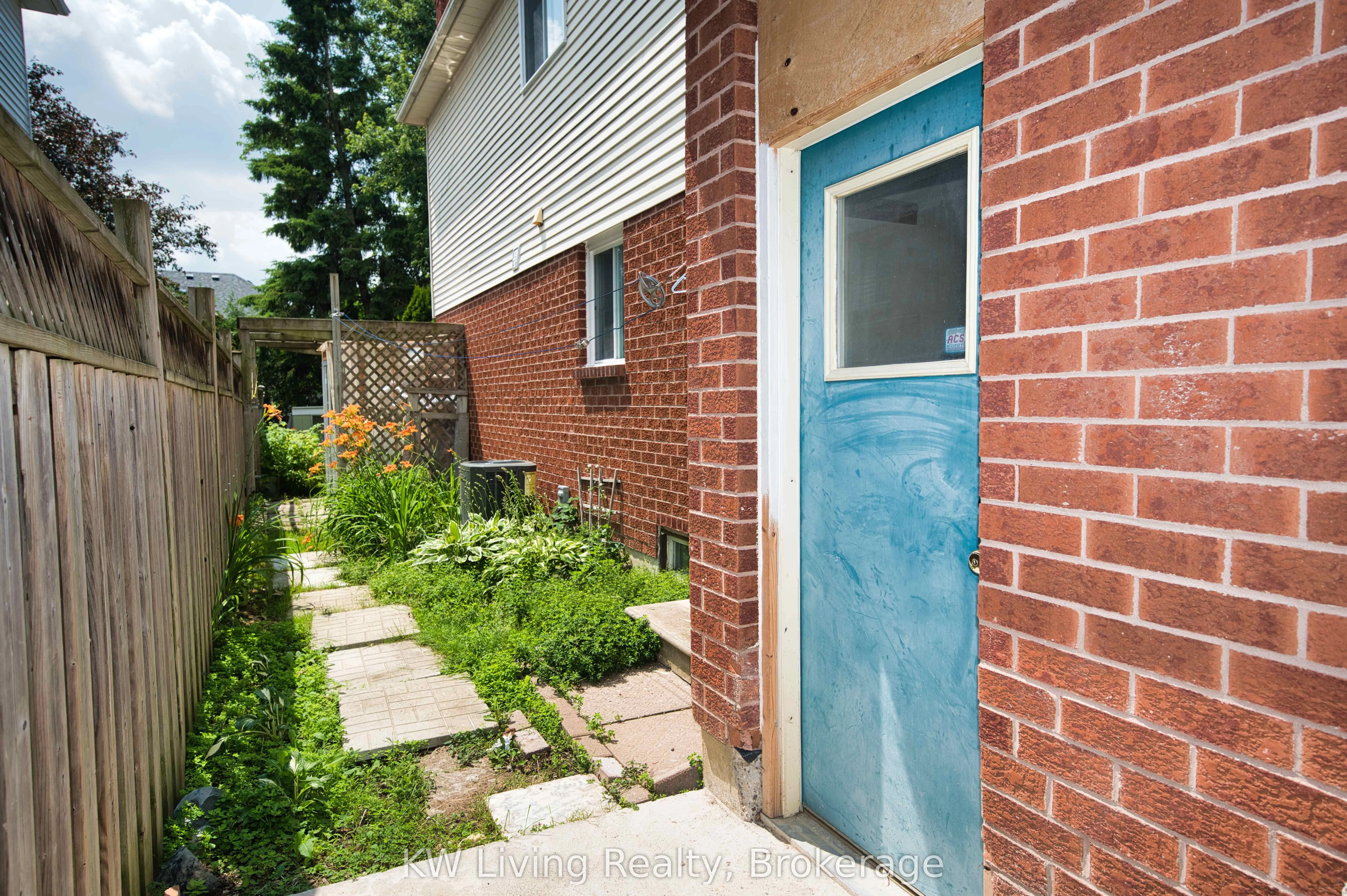 27 Sunbird Boulevard