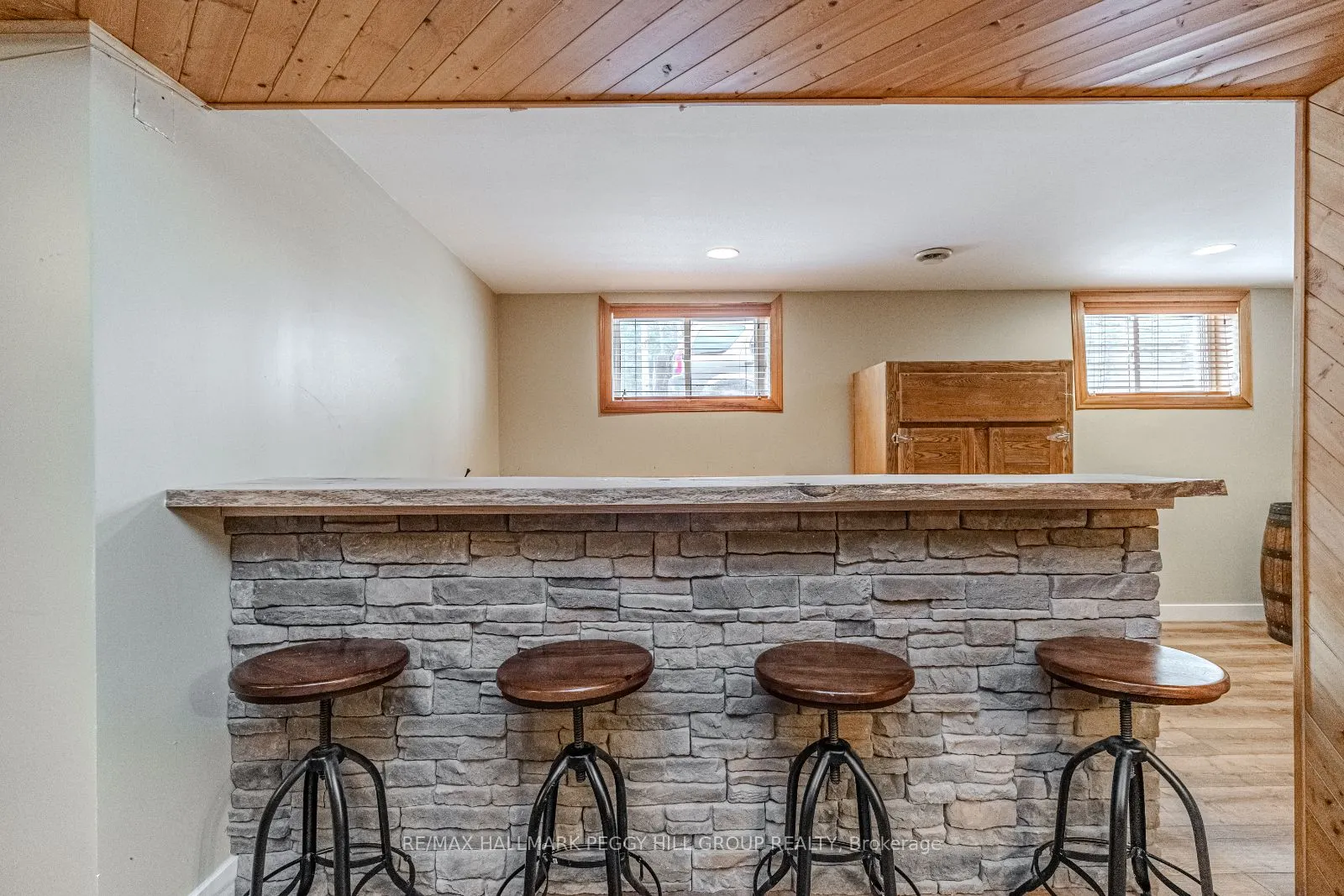 6 Woodland Heights Drive