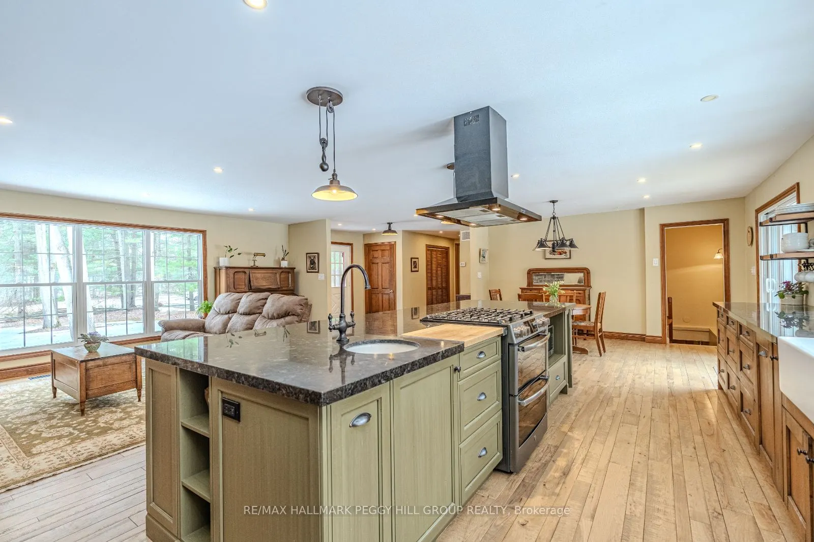 6 Woodland Heights Drive