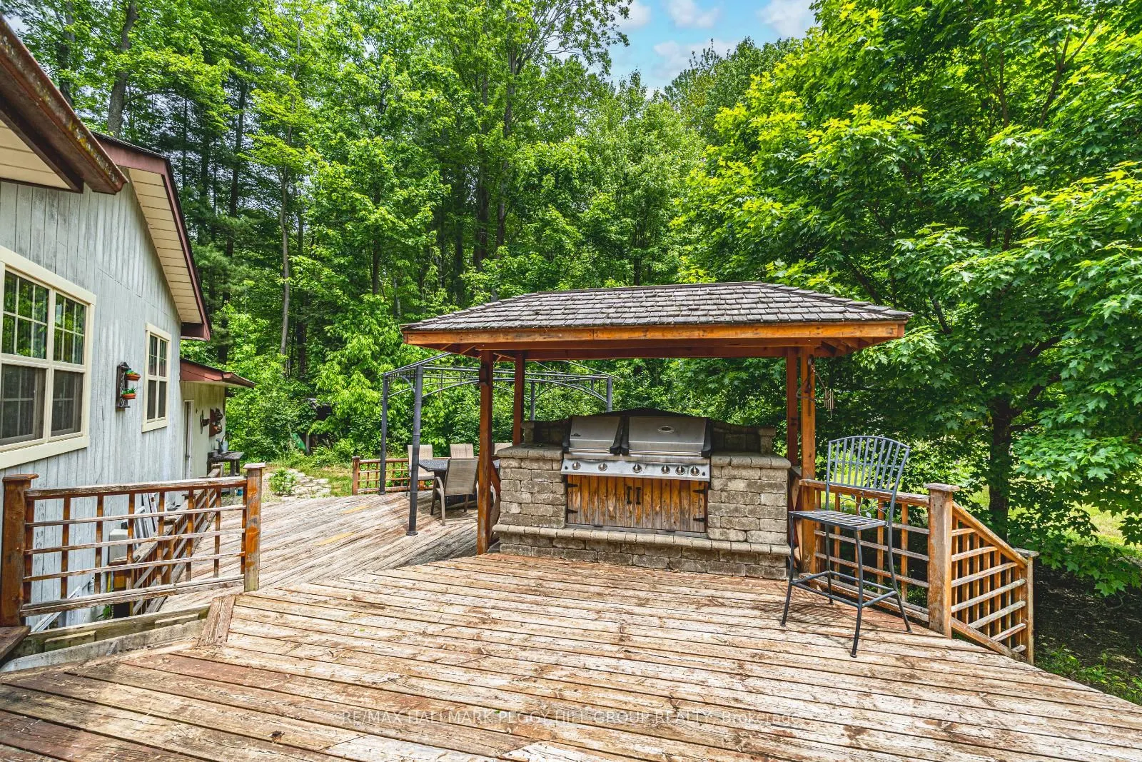 6 Woodland Heights Drive