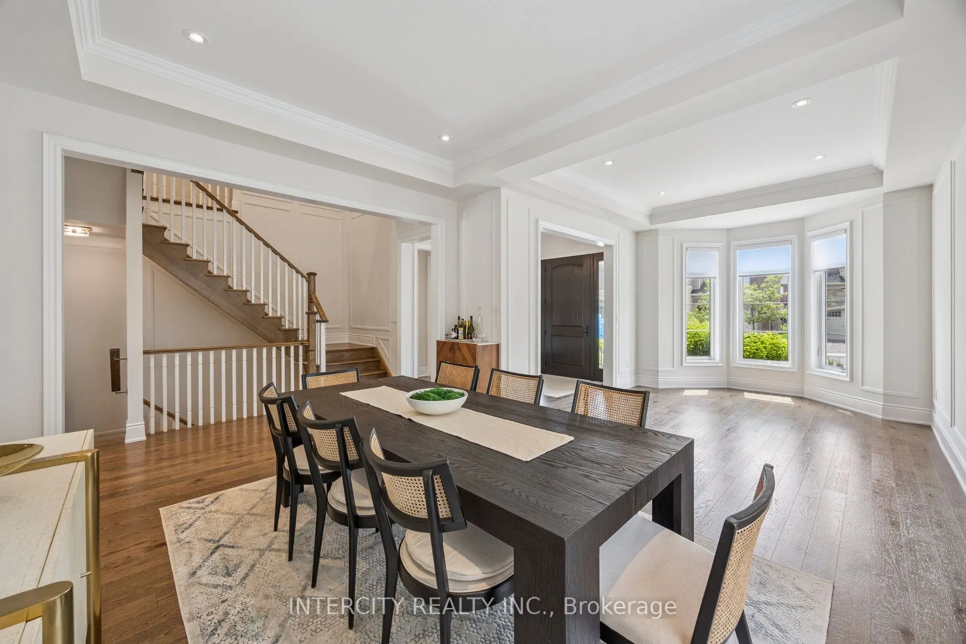 8 Larkin Avenue