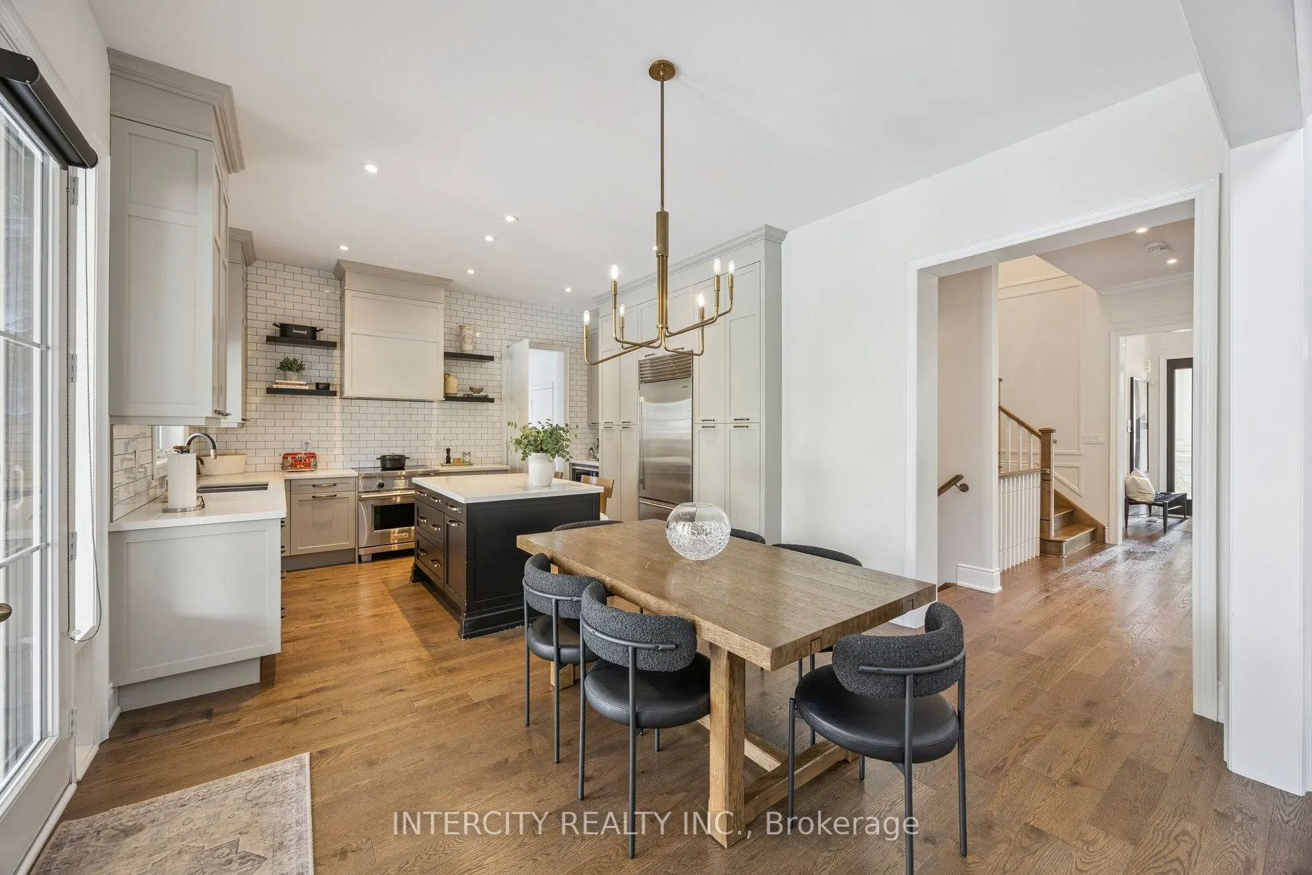 8 Larkin Avenue