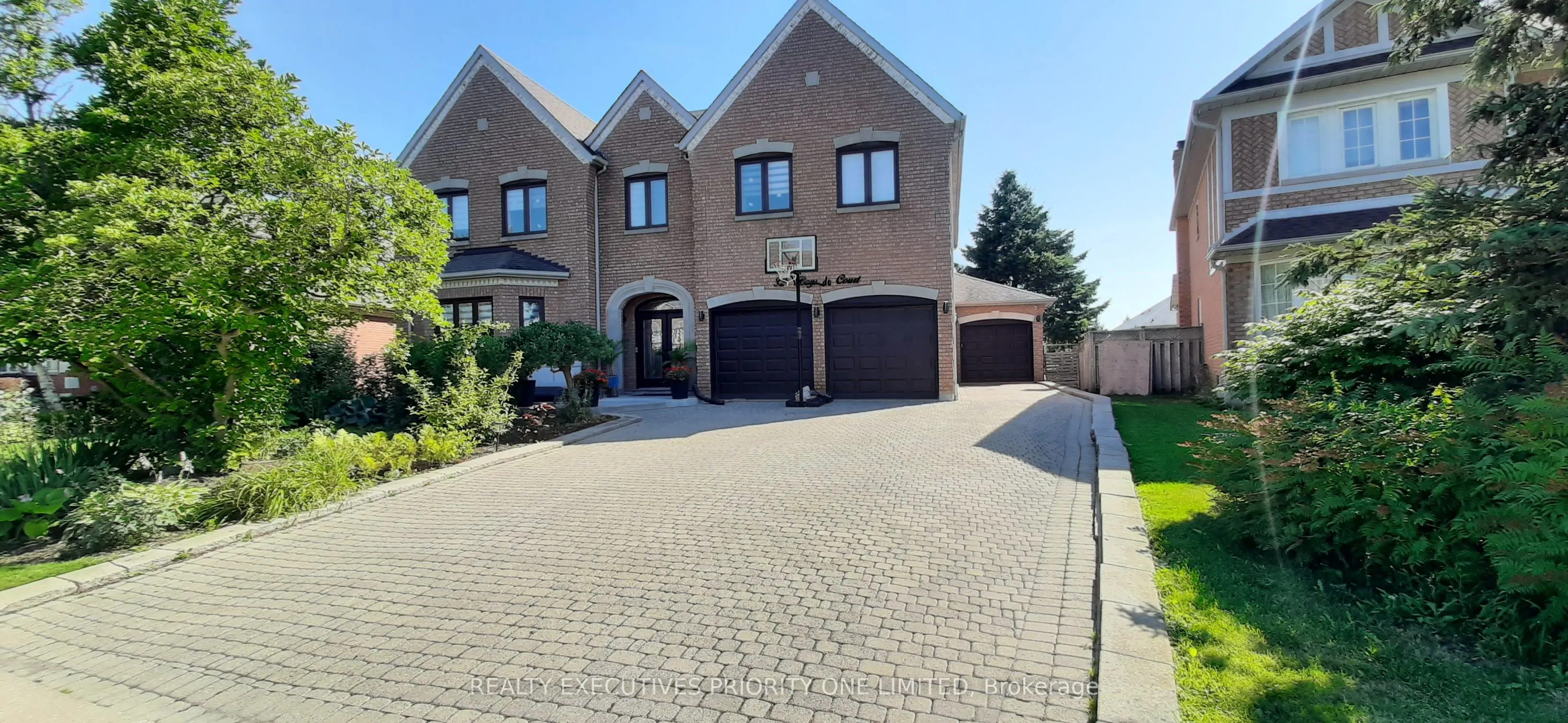 32 Bayside Court