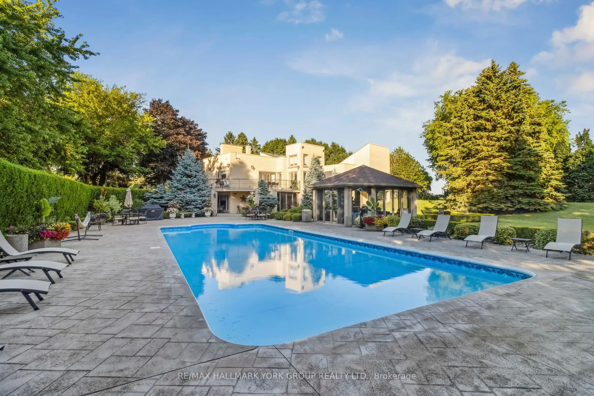 27 Scott Crescent