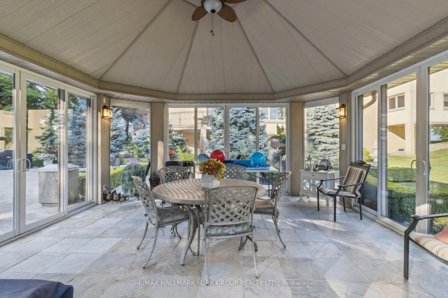27 Scott Crescent