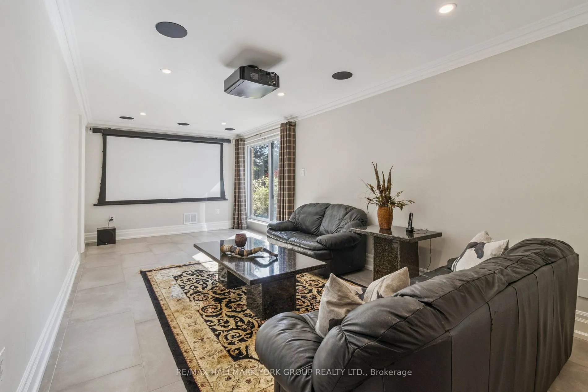 27 Scott Crescent