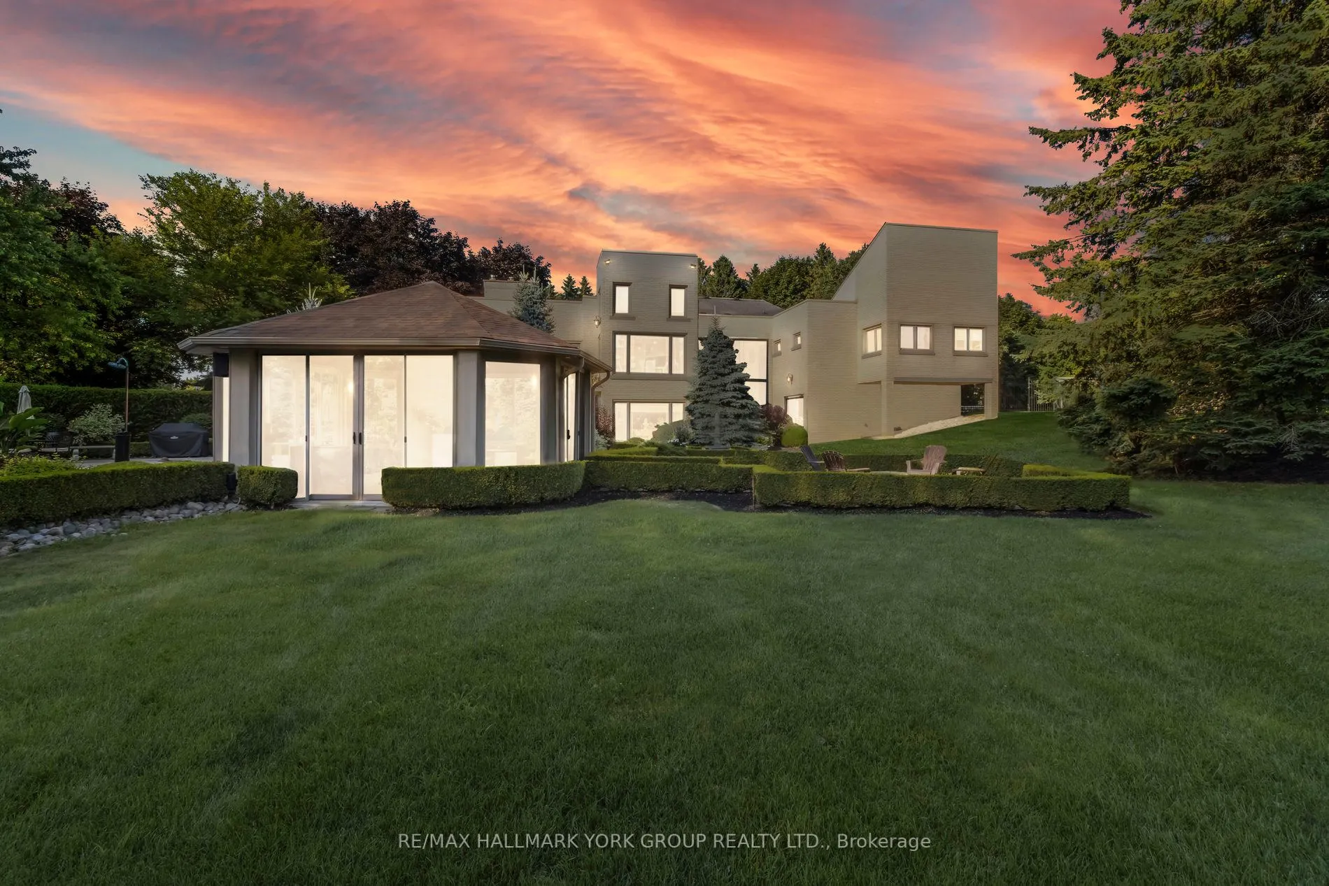 27 Scott Crescent