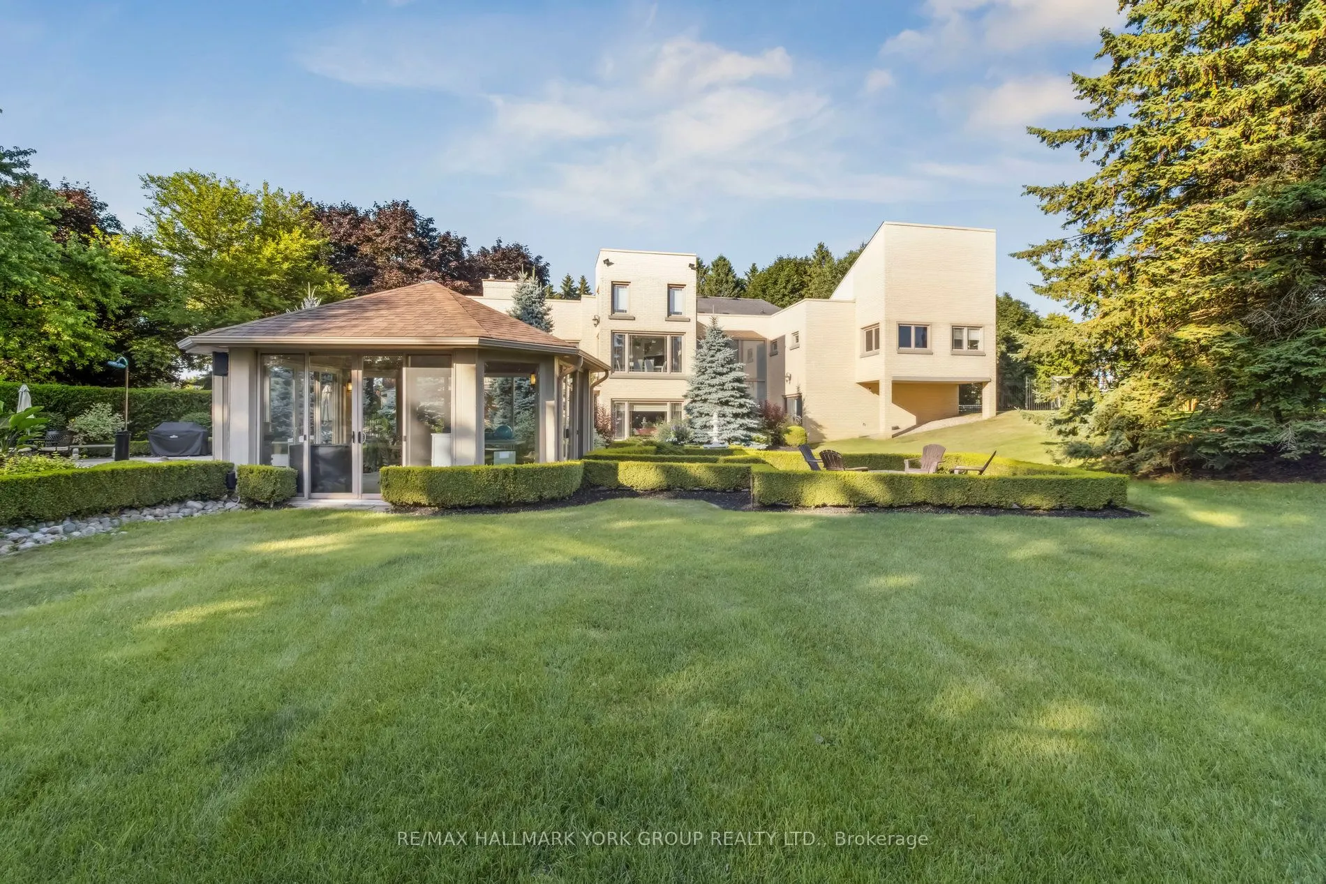 27 Scott Crescent