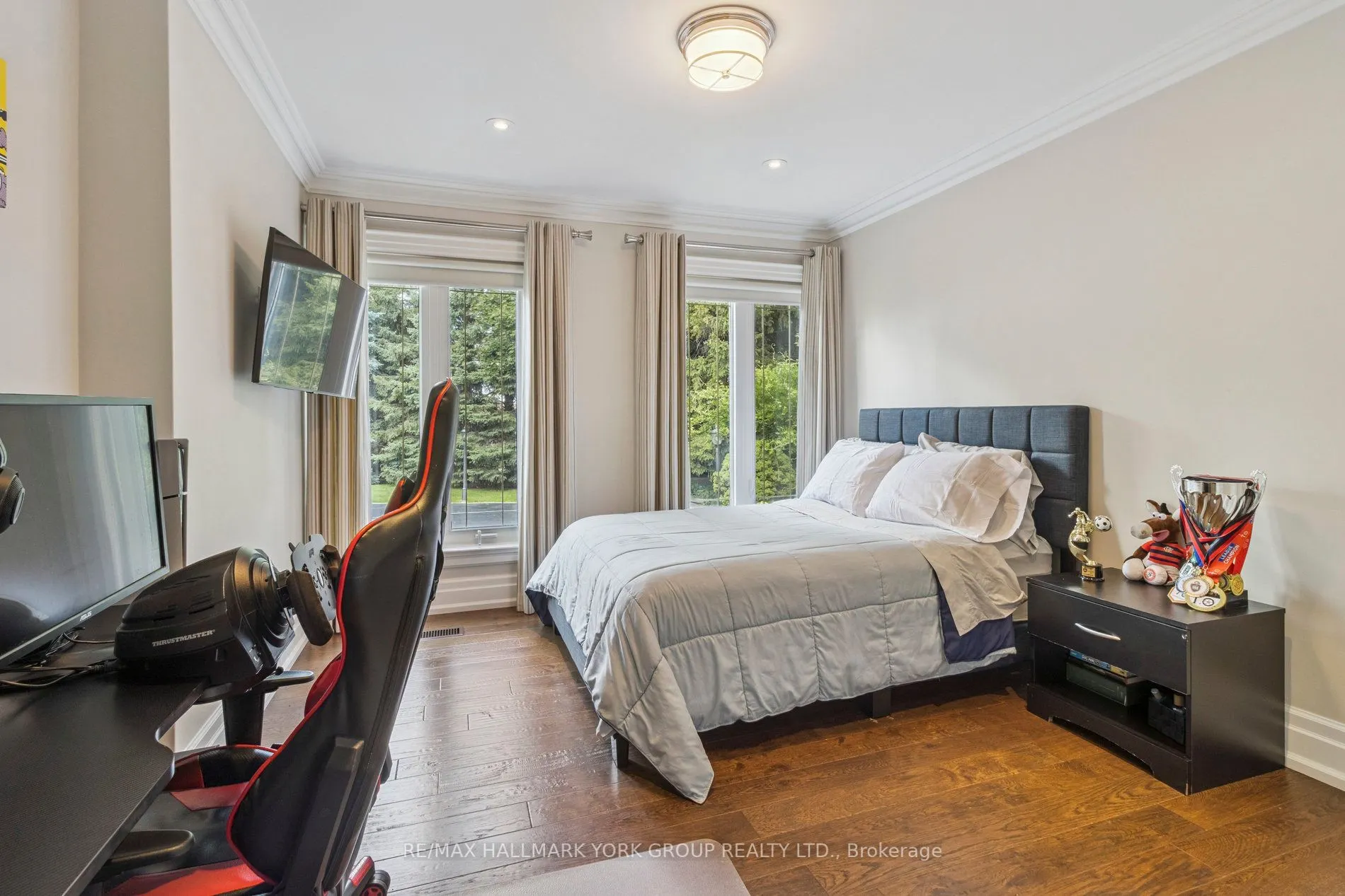 27 Scott Crescent