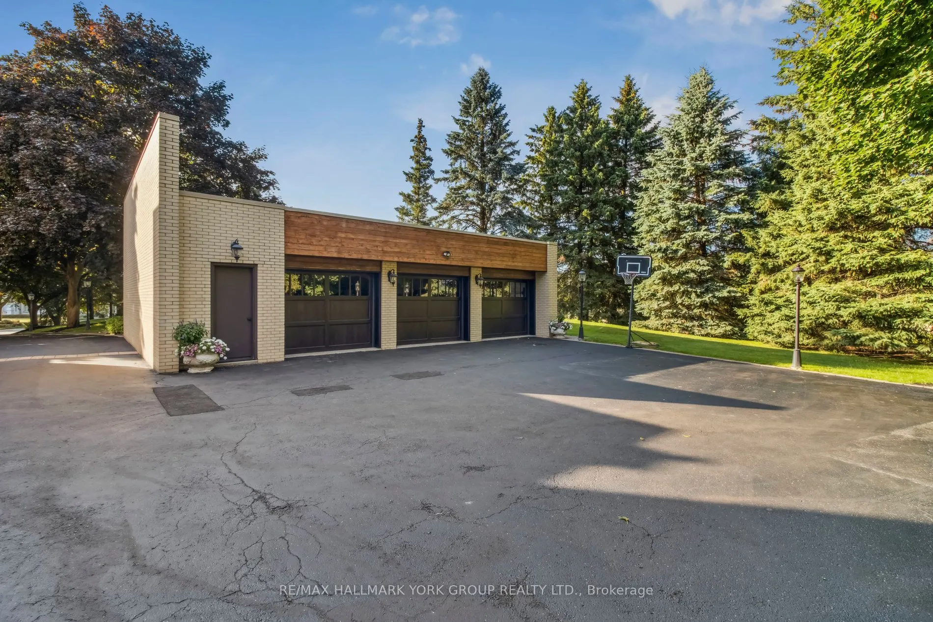 27 Scott Crescent