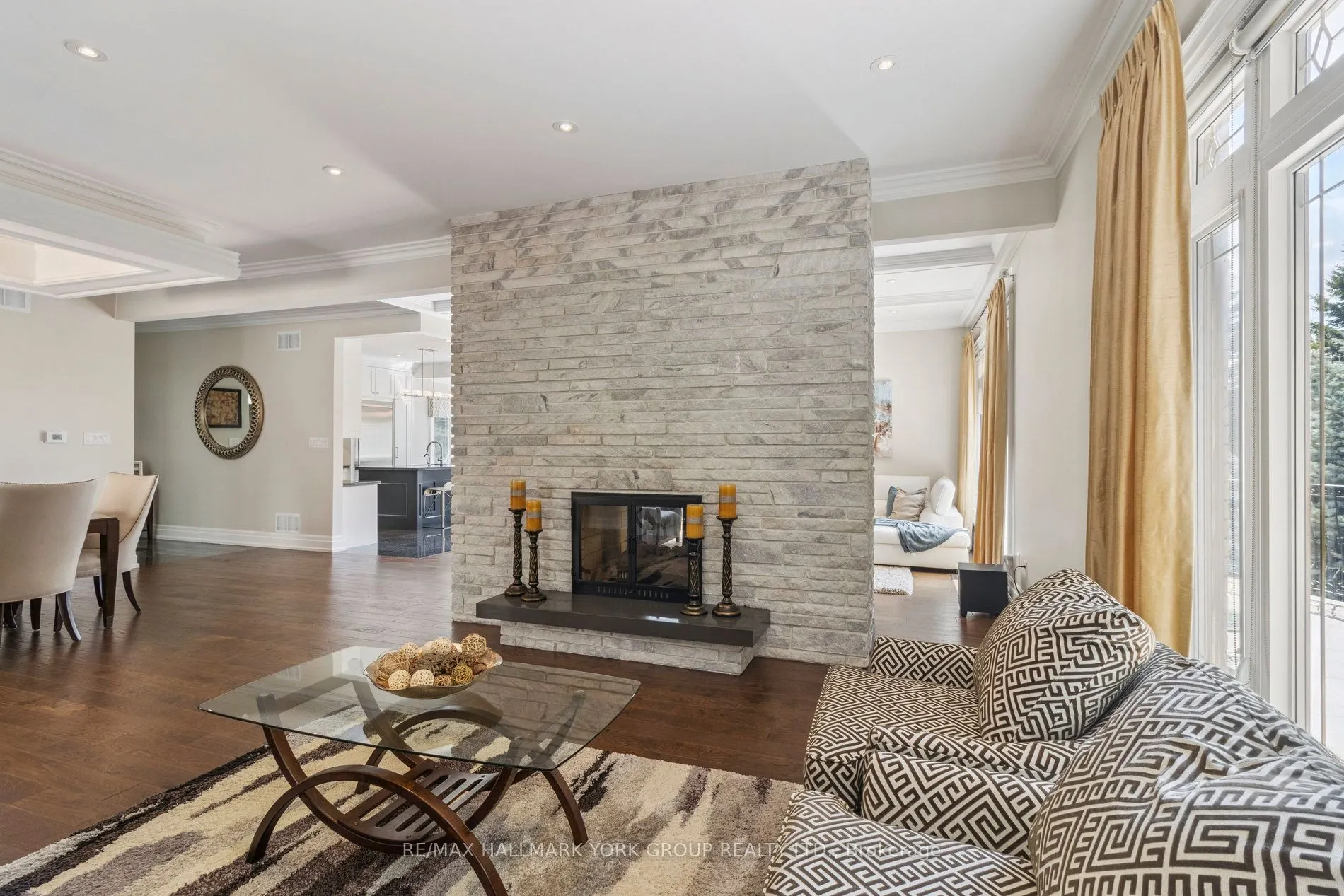 27 Scott Crescent