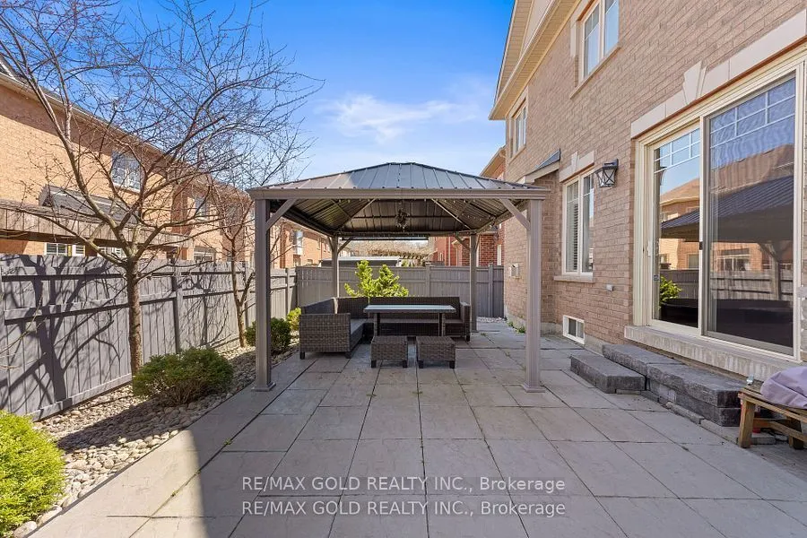 23 Glade Drive