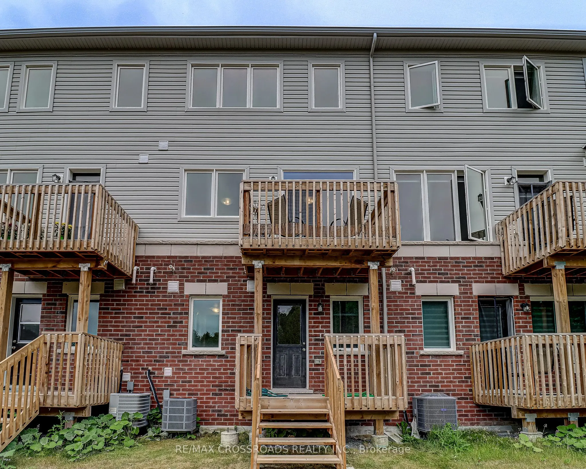 64 Lyall Stokes Circle