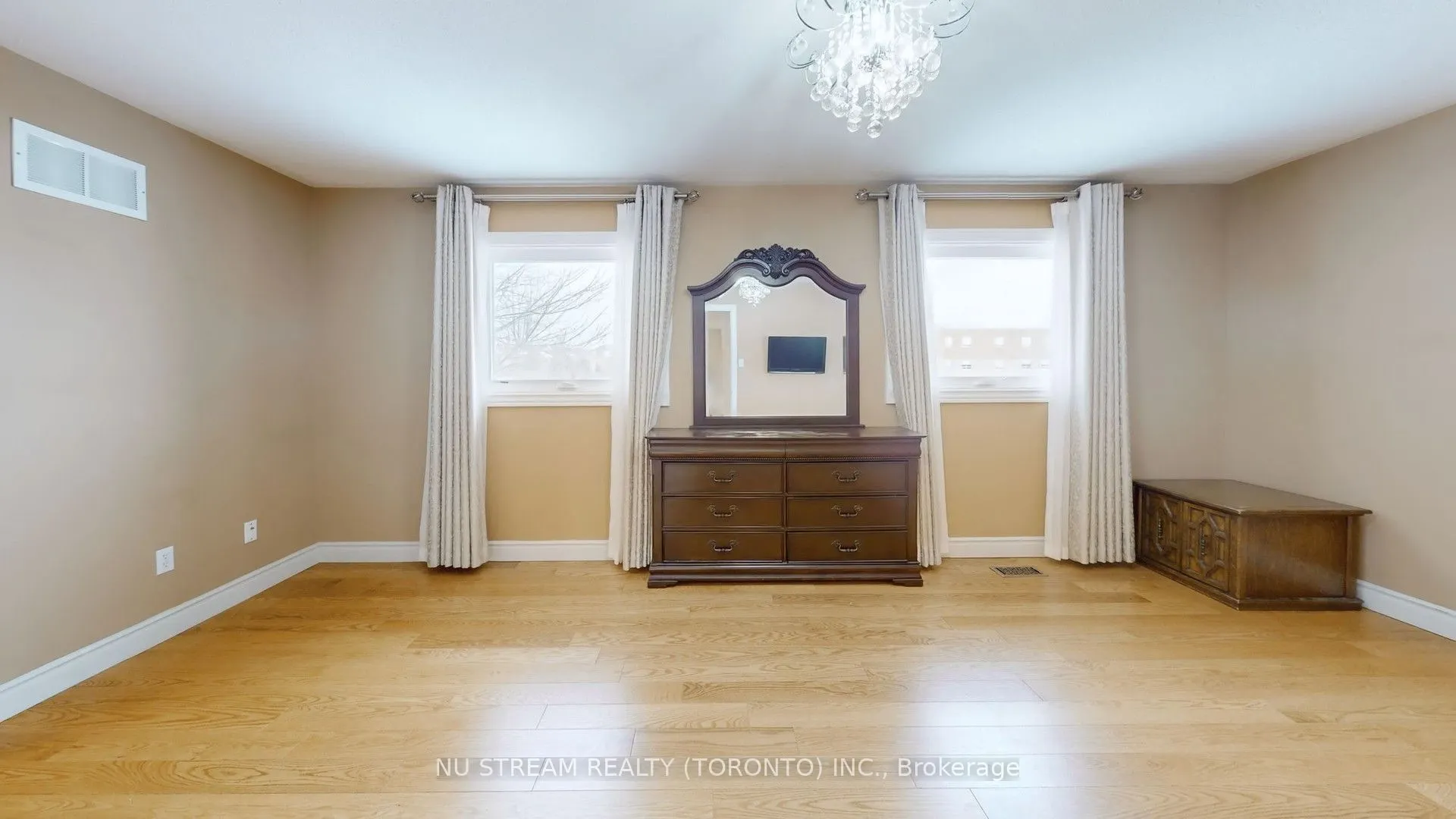 71 Alpine Crescent