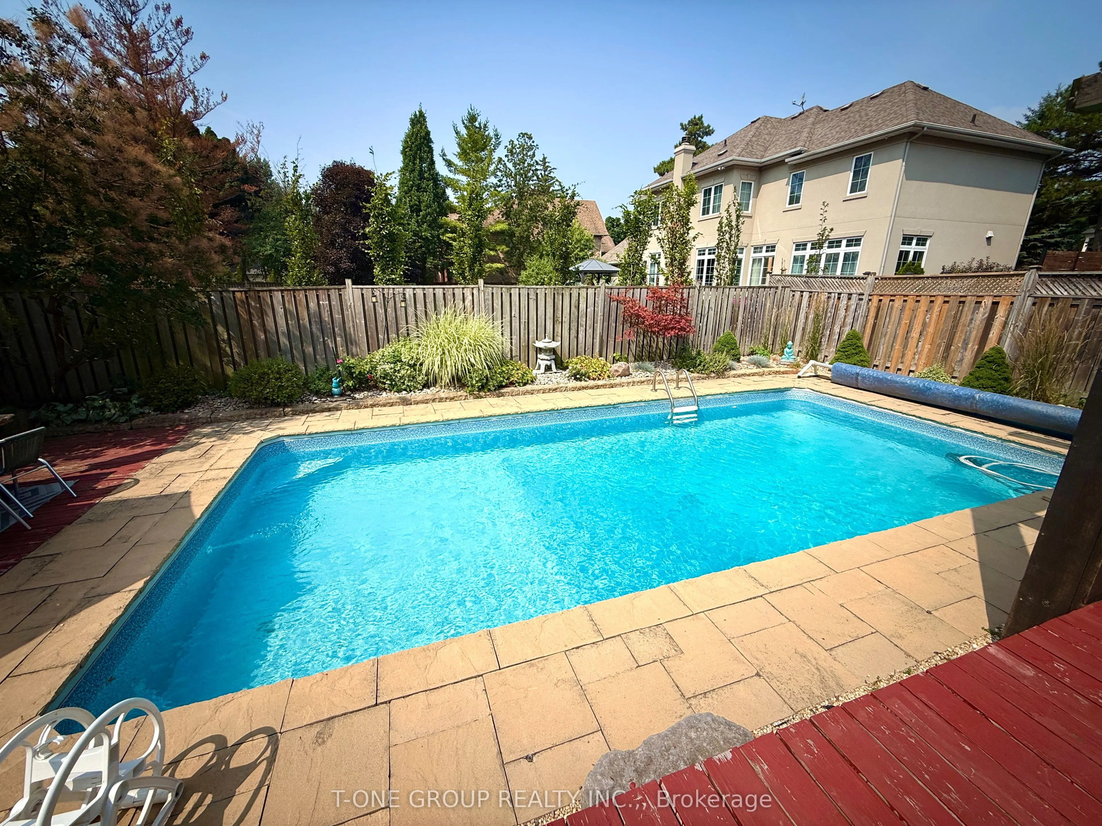 253 Carlton Road E
