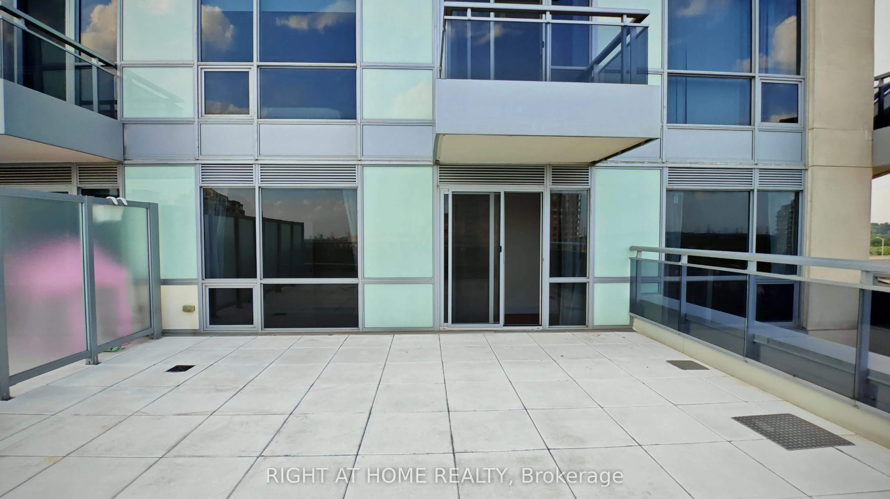 9199 Yonge Street, #715