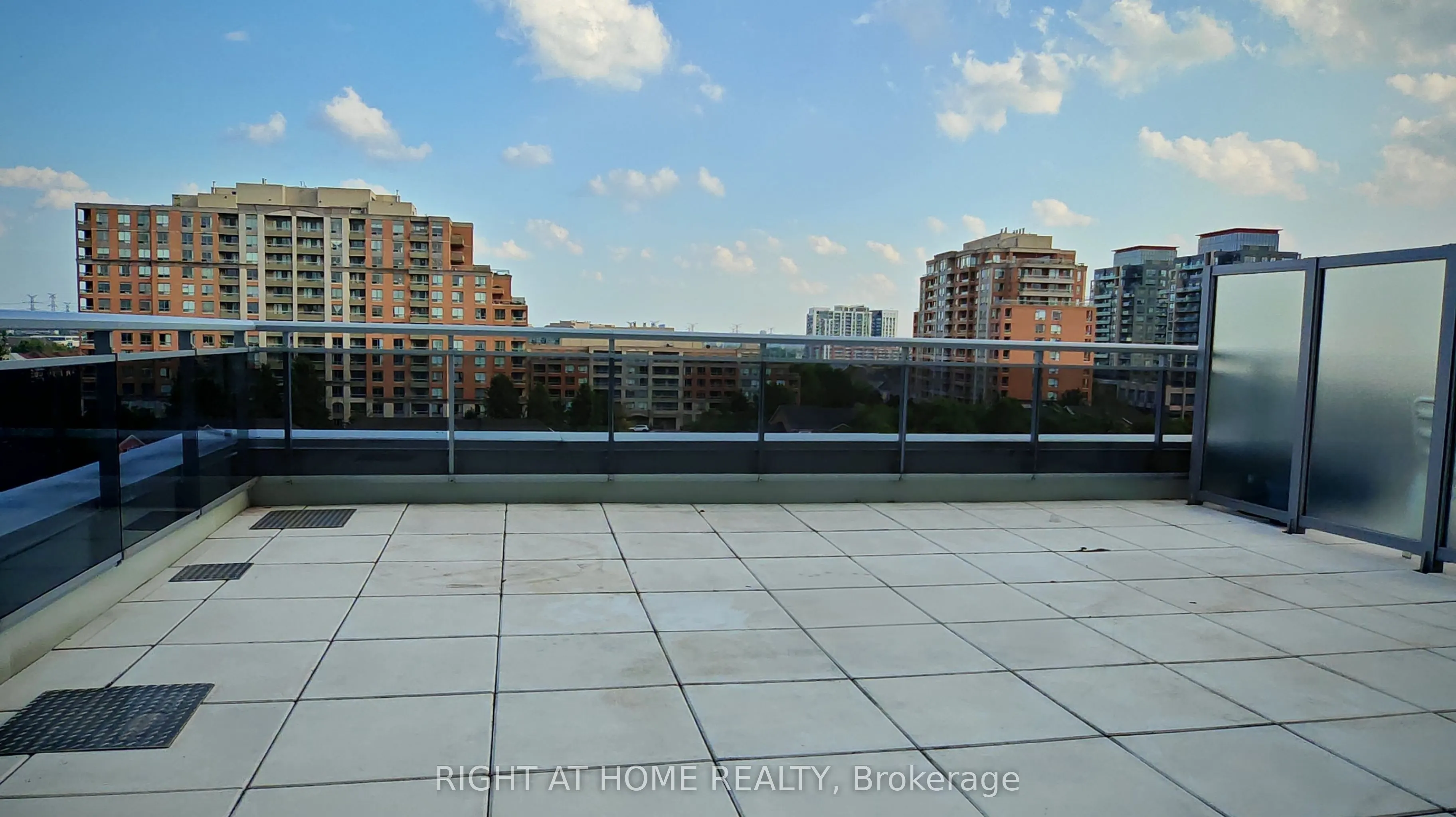 9199 Yonge Street, #715