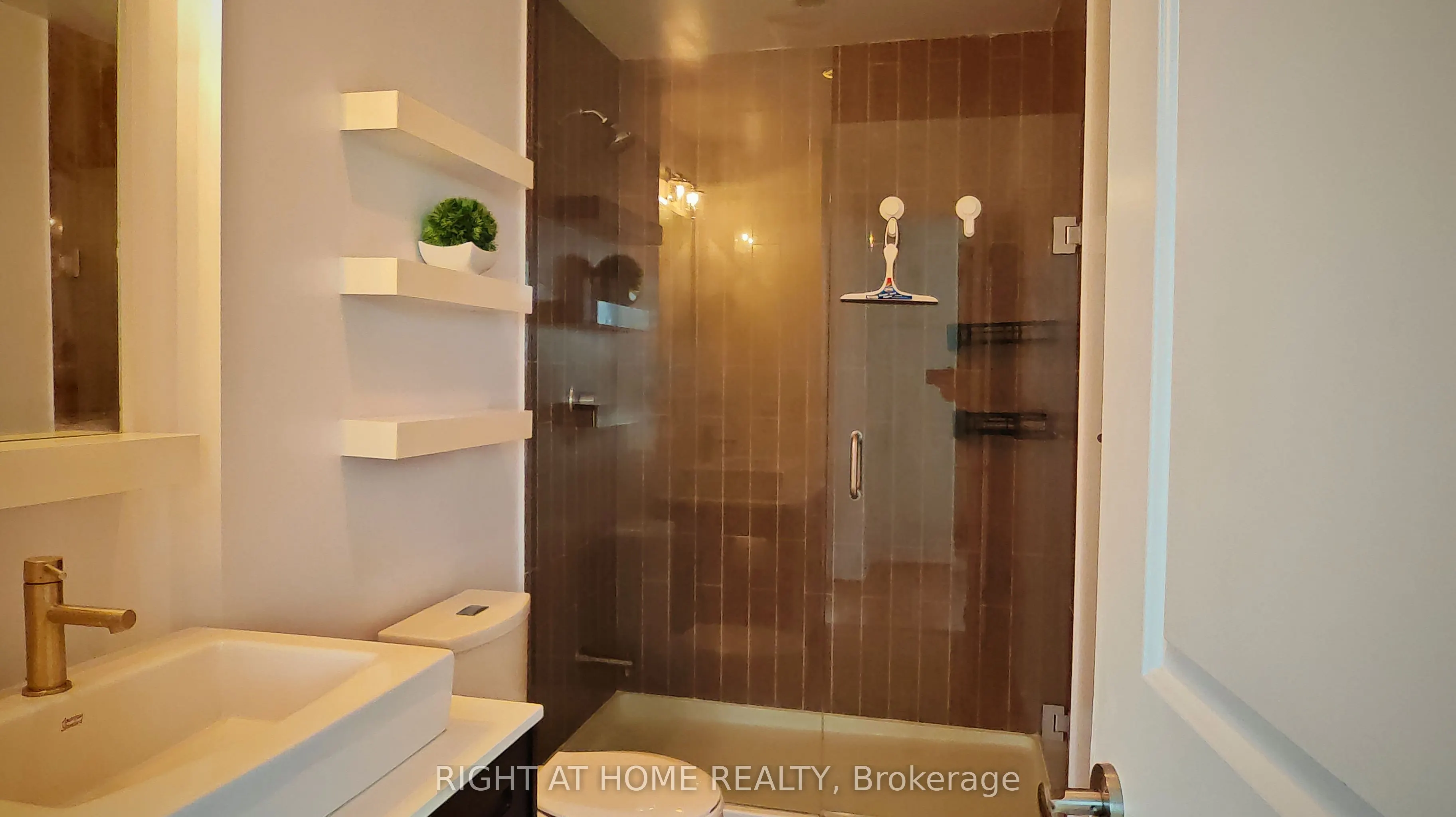 9199 Yonge Street, #715
