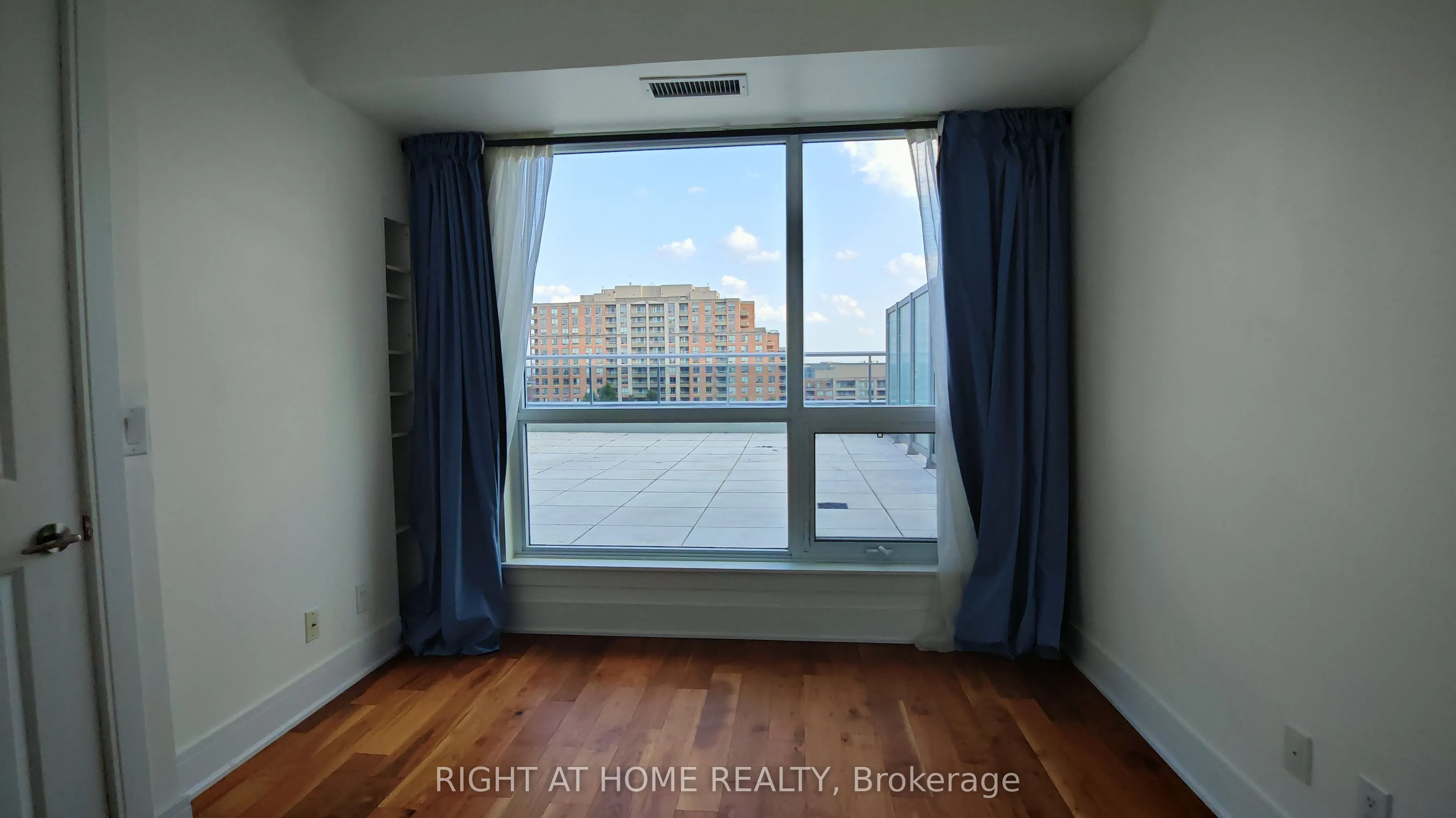 9199 Yonge Street, #715