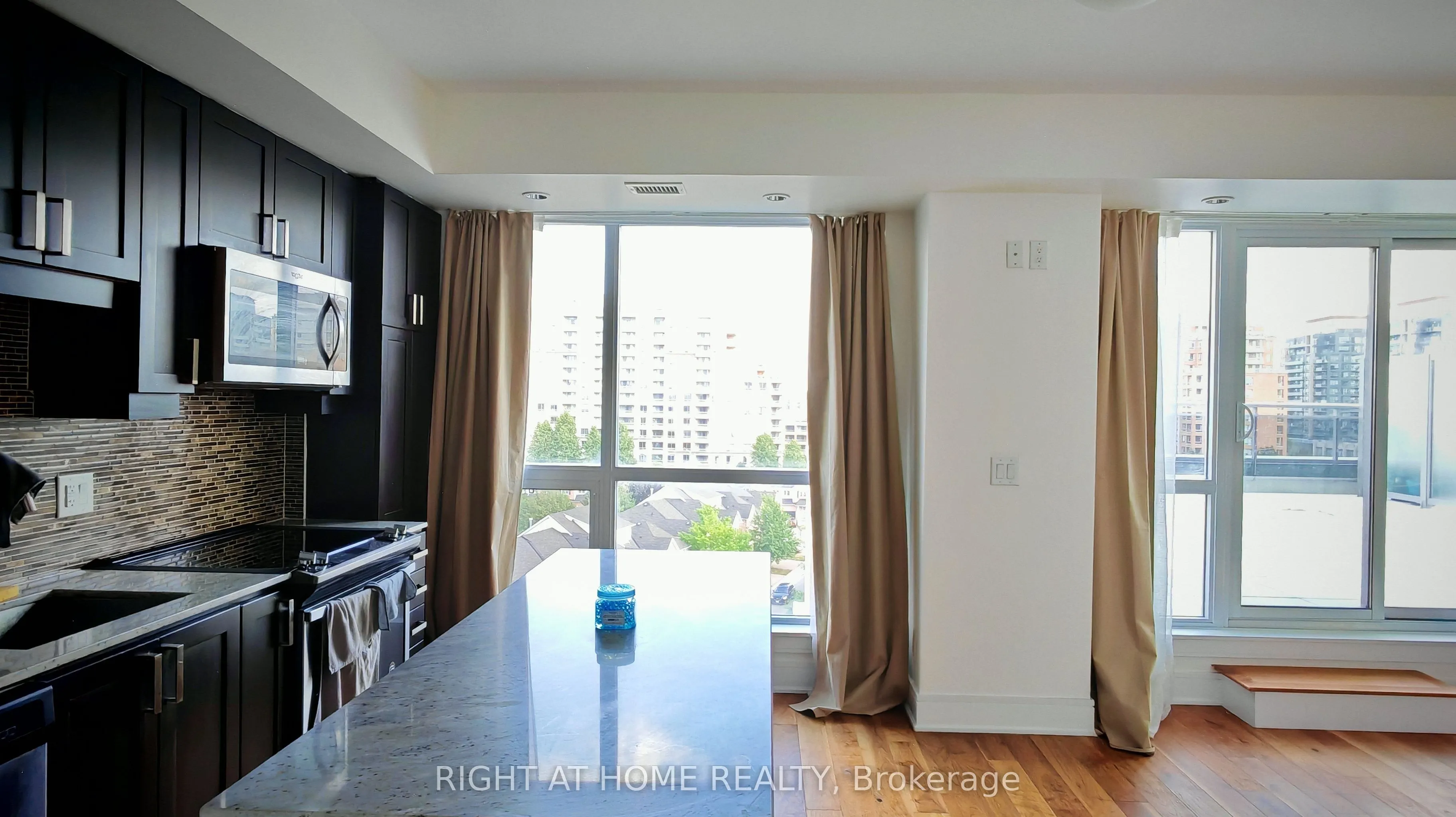 9199 Yonge Street, #715