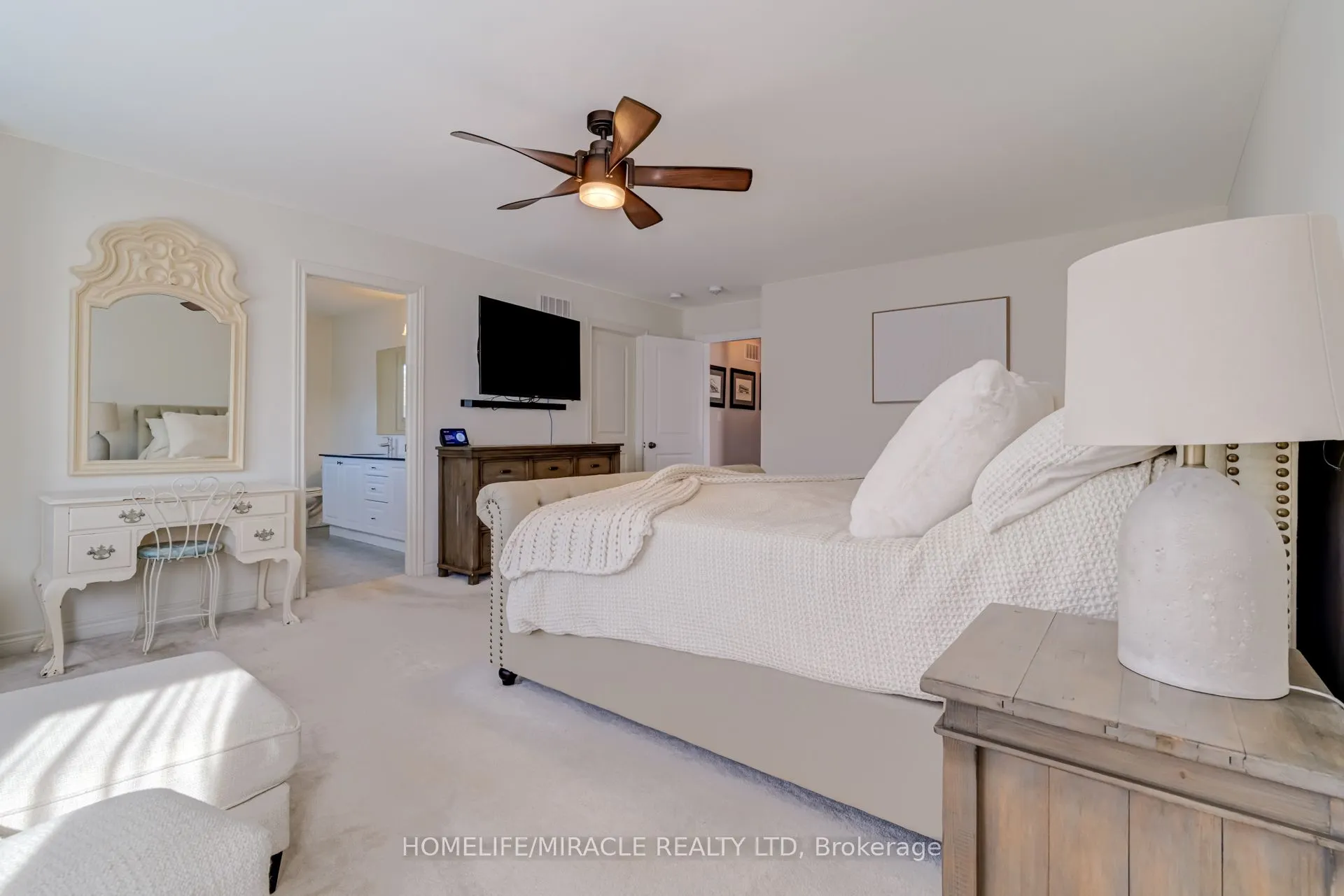 62 Hoard Avenue N