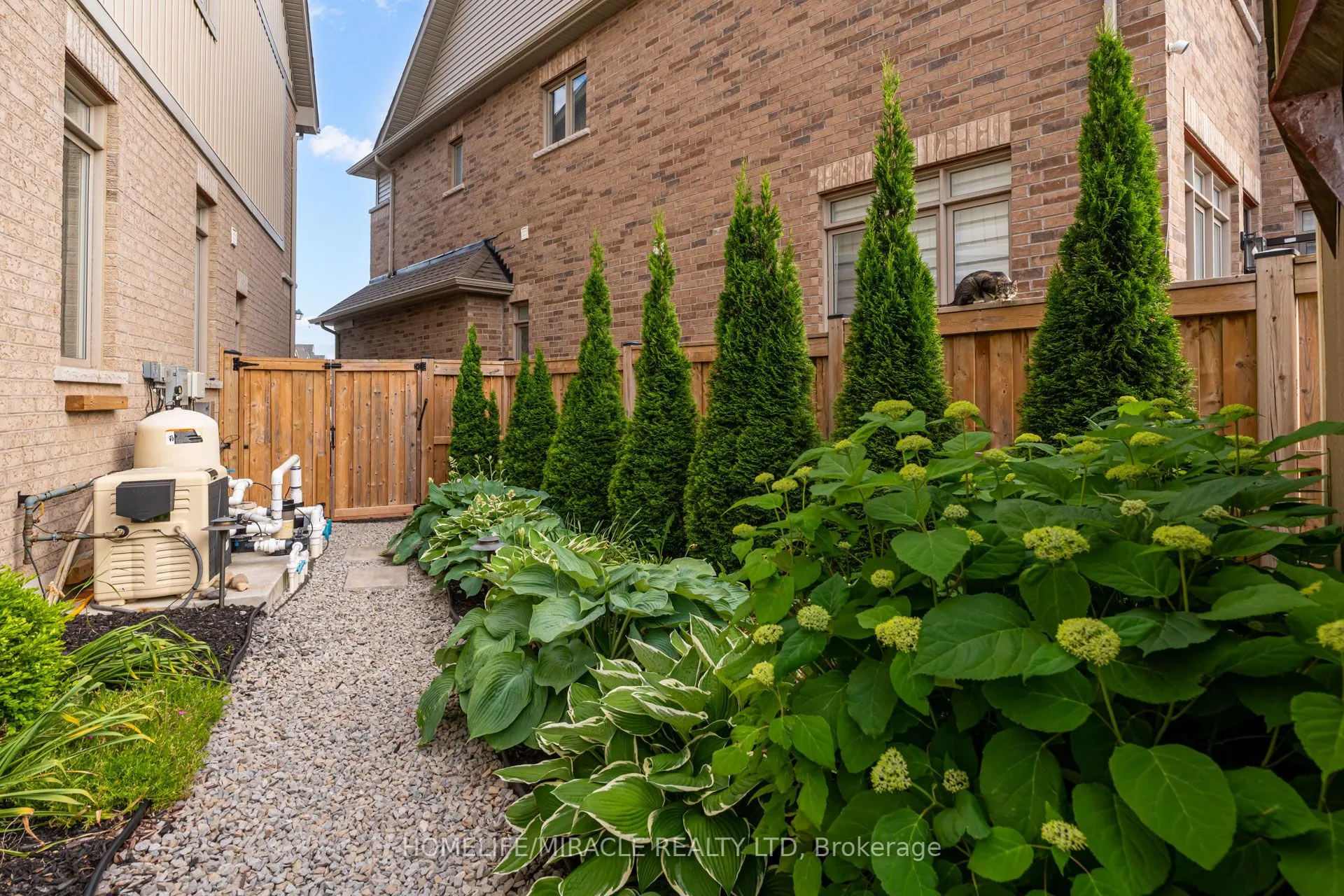 62 Hoard Avenue N