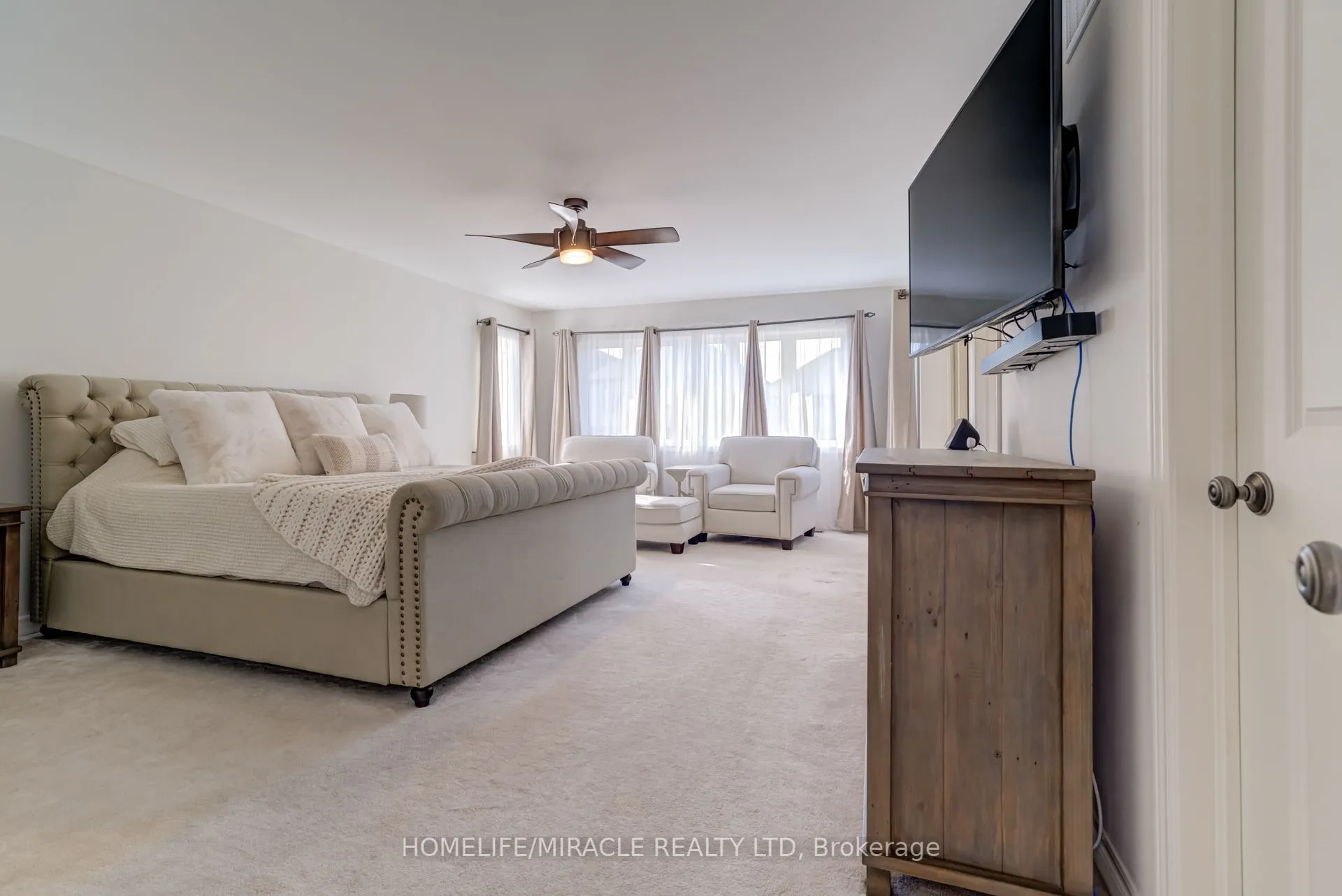 62 Hoard Avenue N