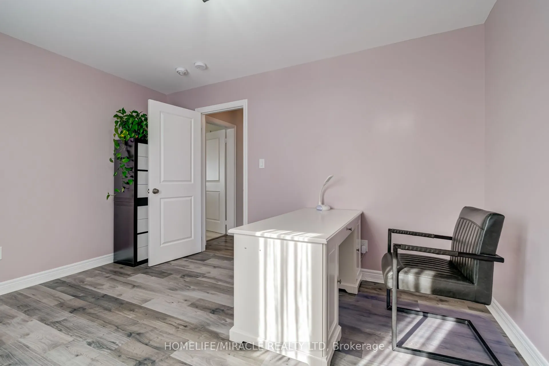 62 Hoard Avenue N