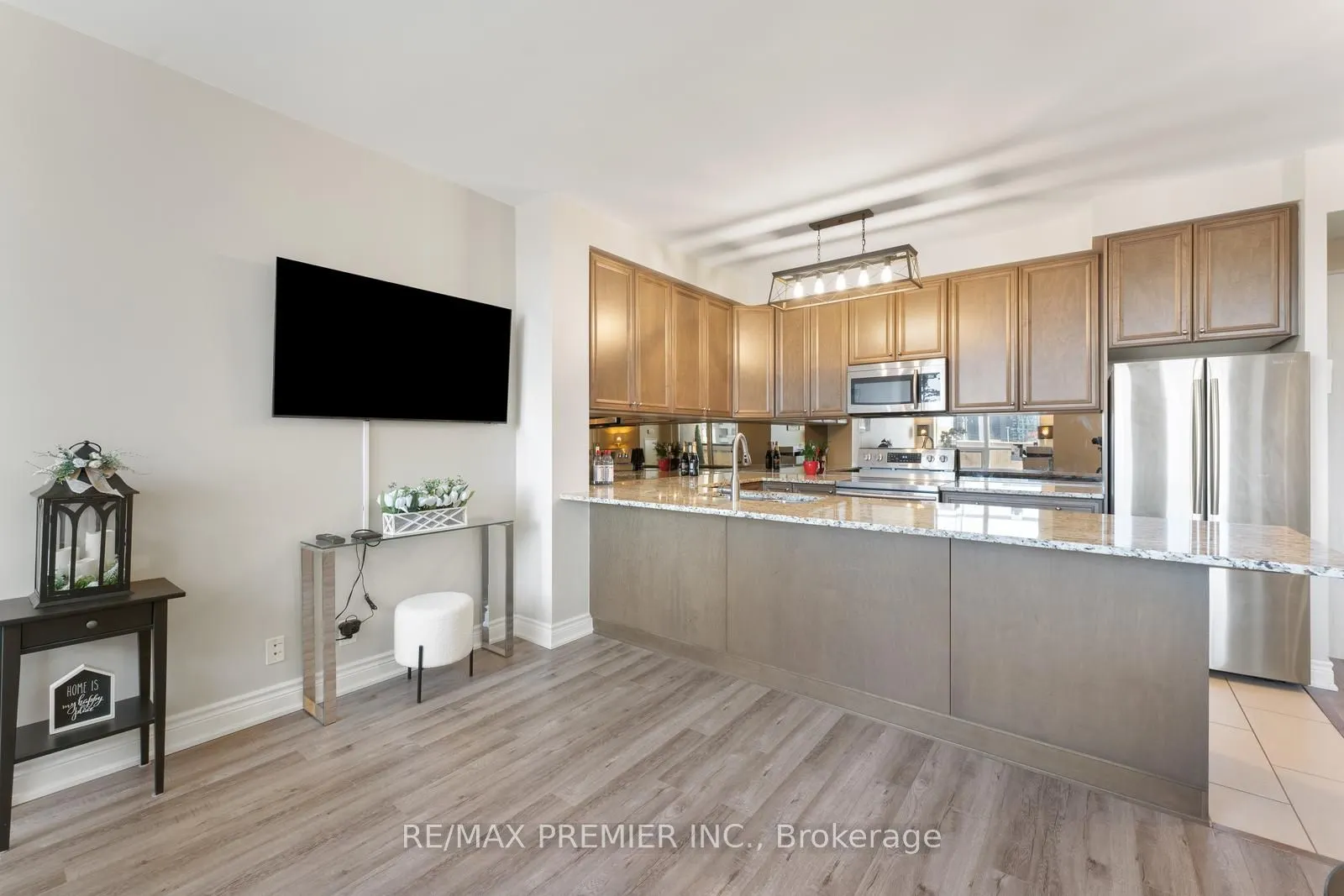 9235 Jane Street, #209