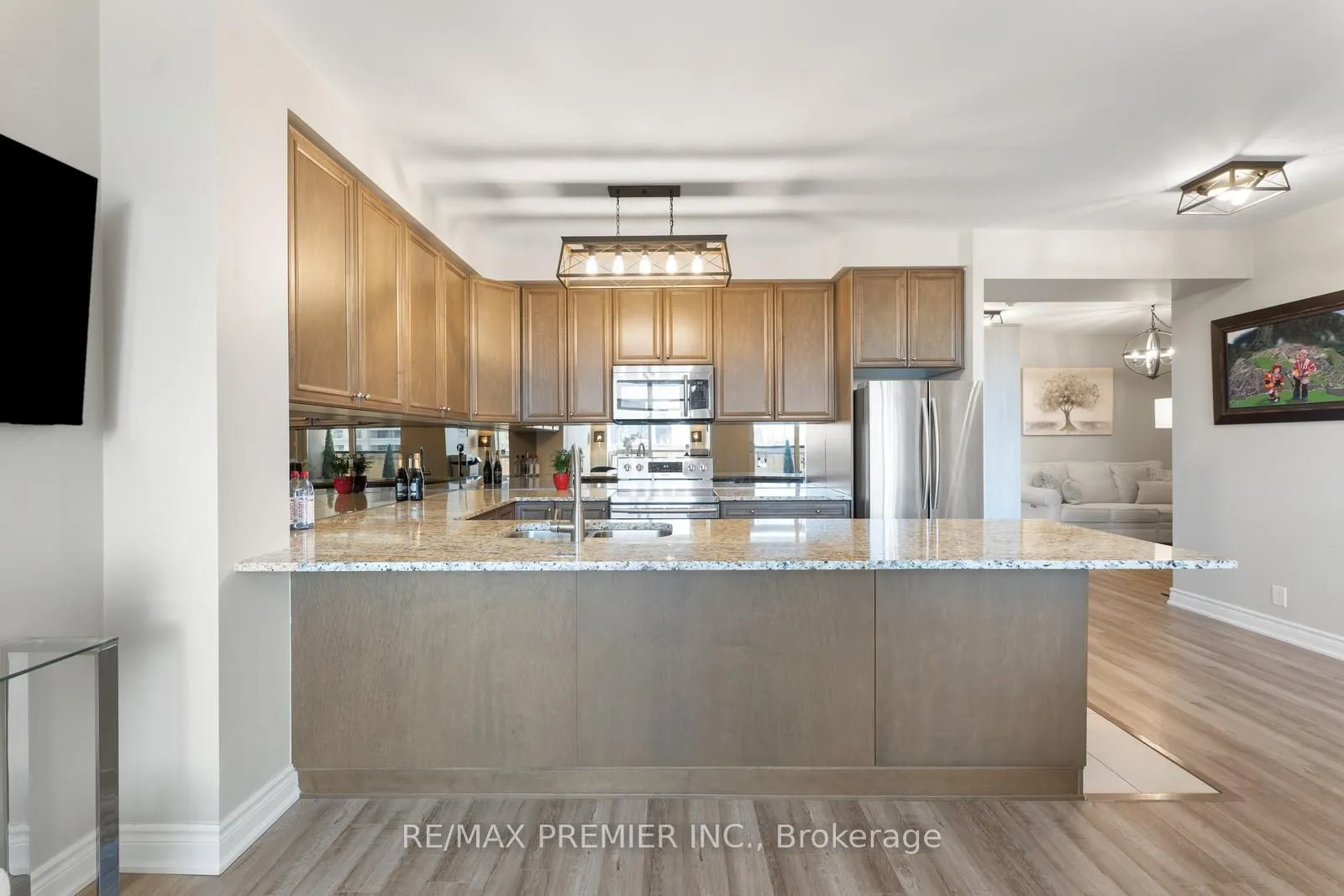 9235 Jane Street, #209