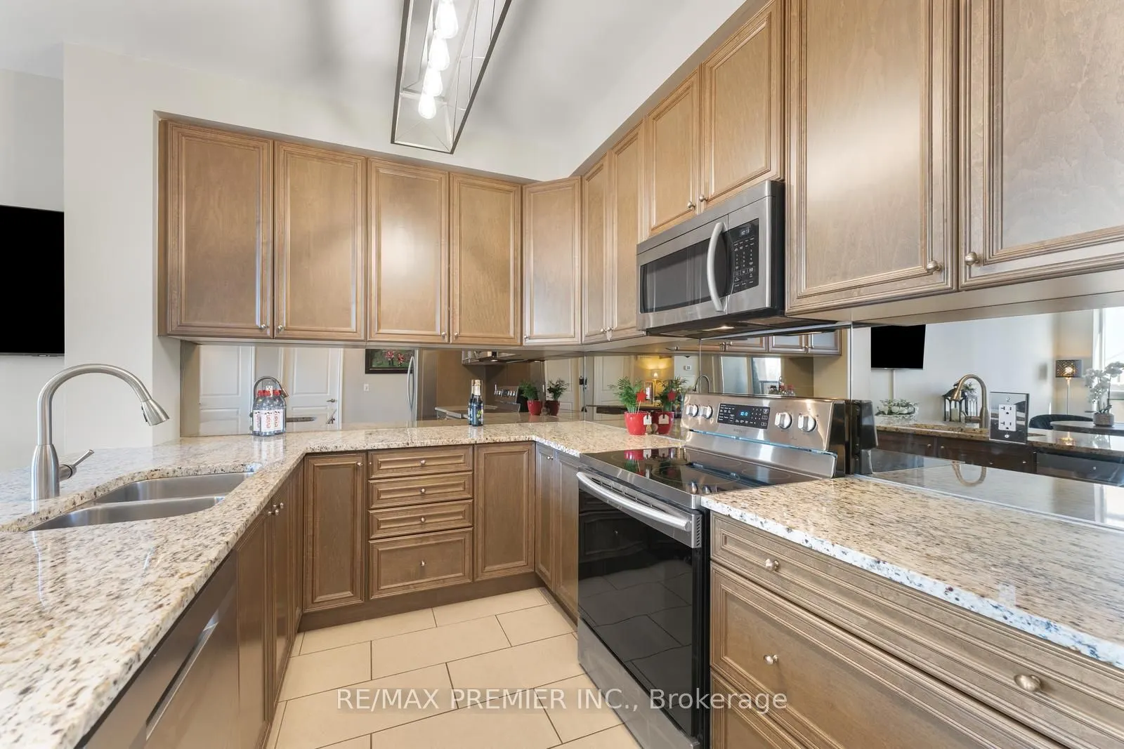 9235 Jane Street, #209
