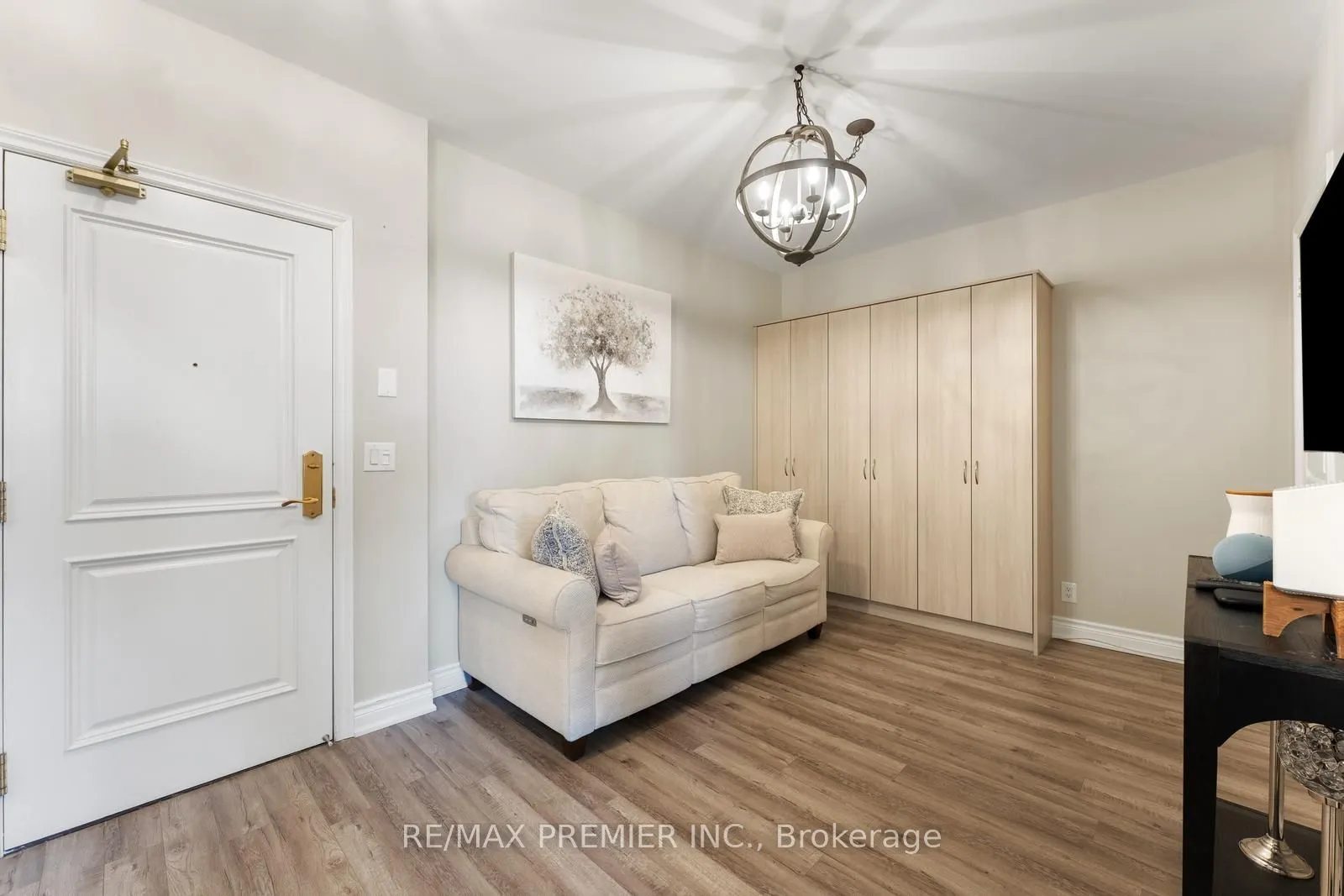 9235 Jane Street, #209