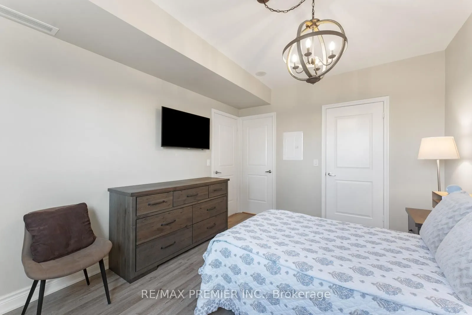 9235 Jane Street, #209
