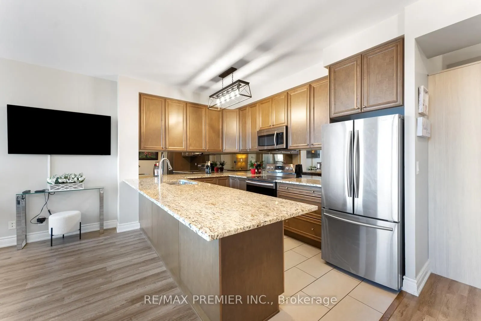 9235 Jane Street, #209