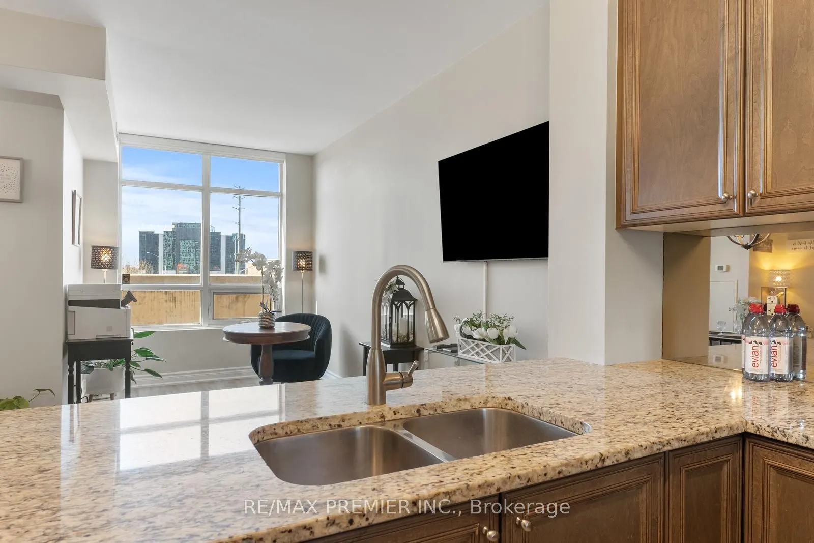 9235 Jane Street, #209