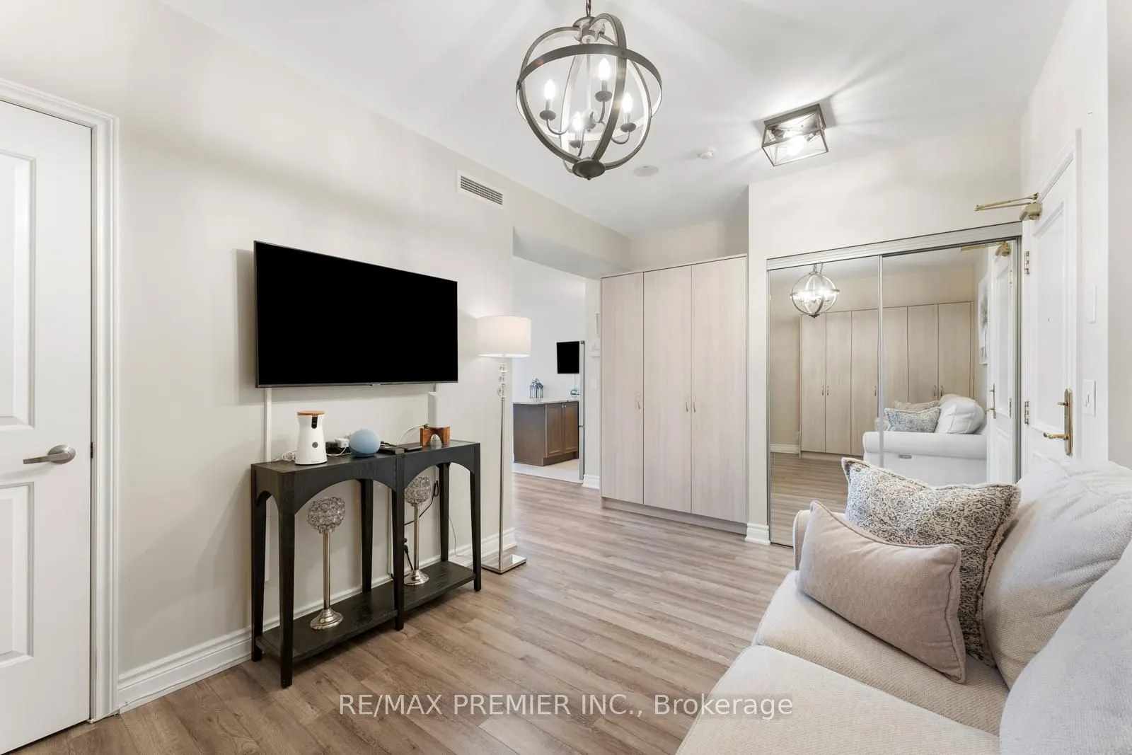 9235 Jane Street, #209