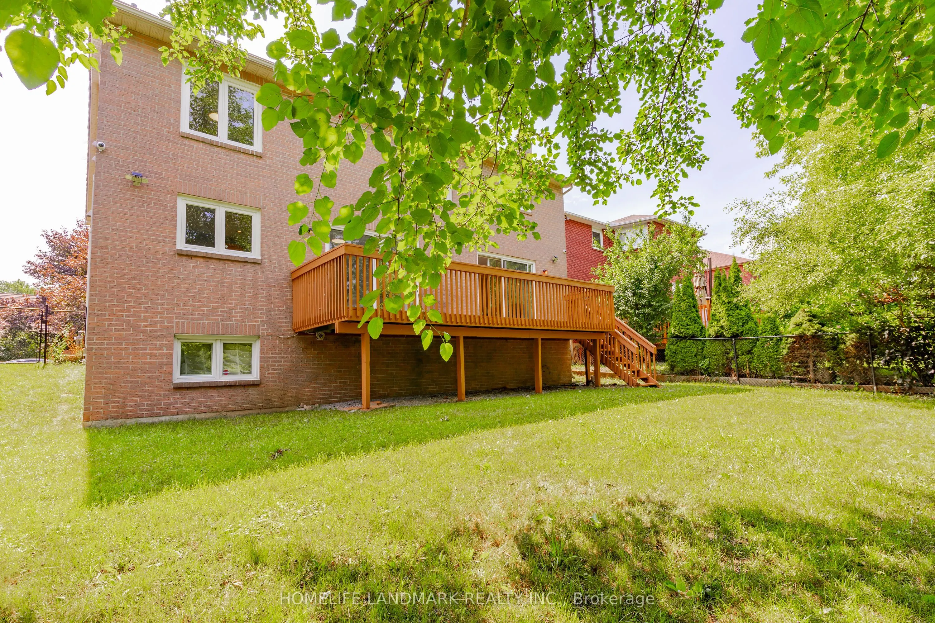 33 John Stiver Crescent