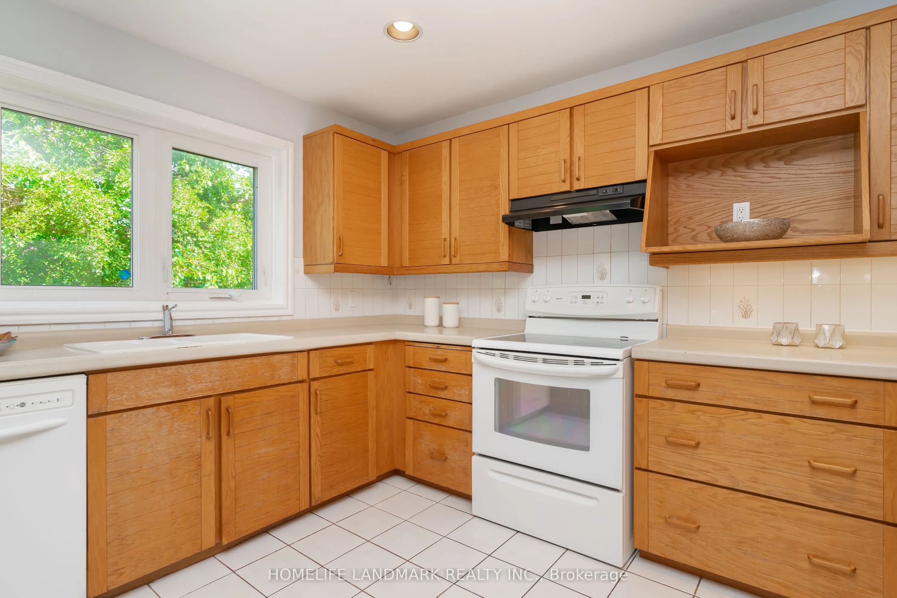33 John Stiver Crescent