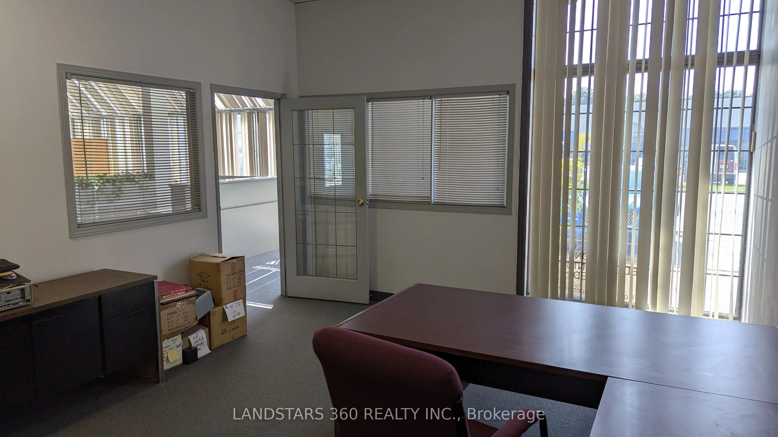 100 West Beaver Creek Road, #14-15
