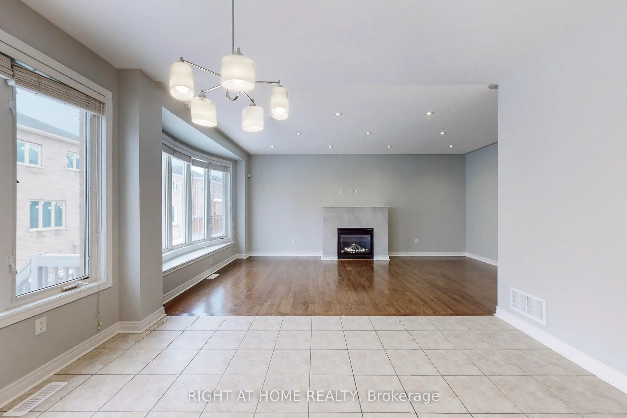 90 Maplebank Crescent