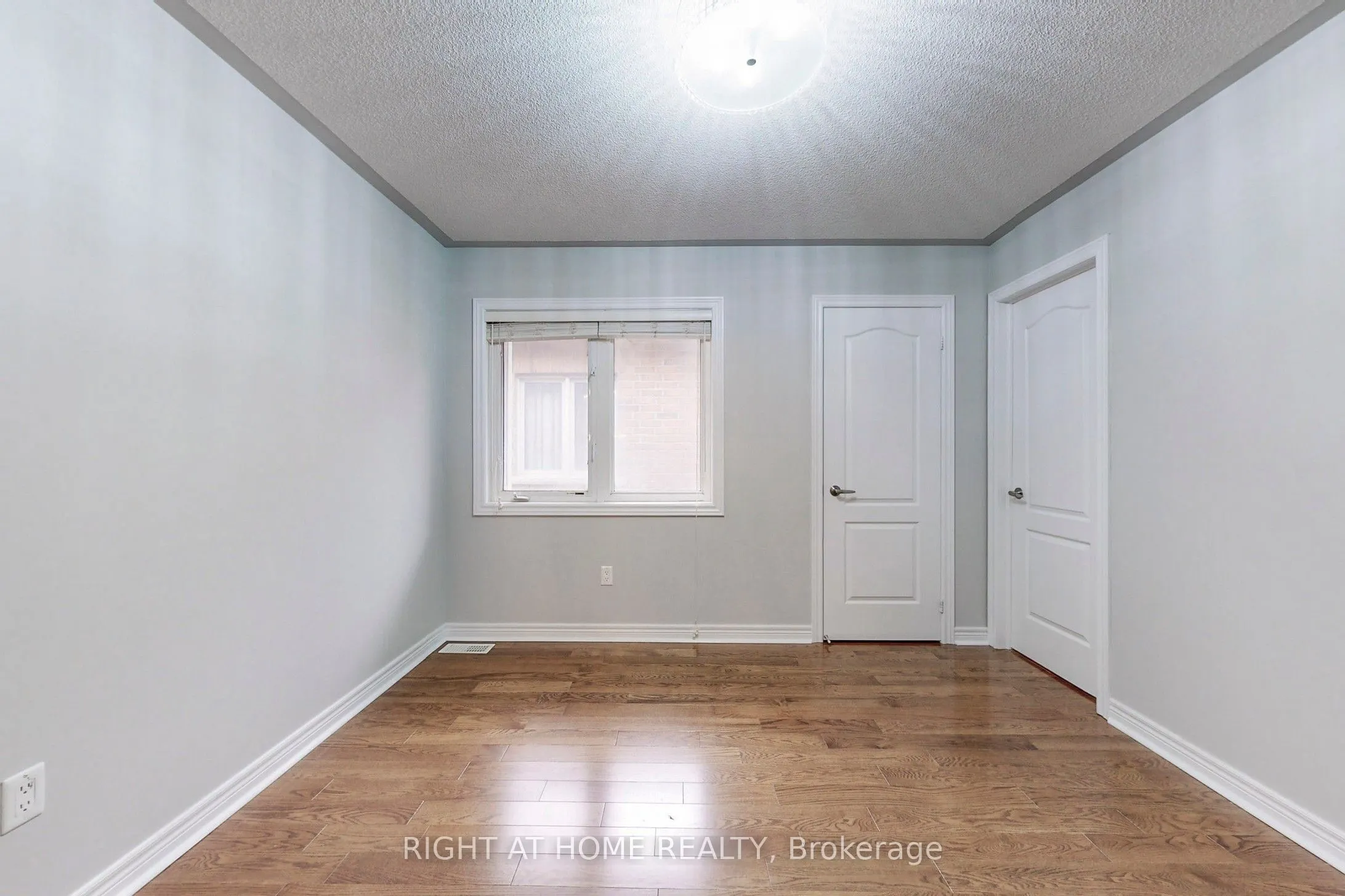 90 Maplebank Crescent